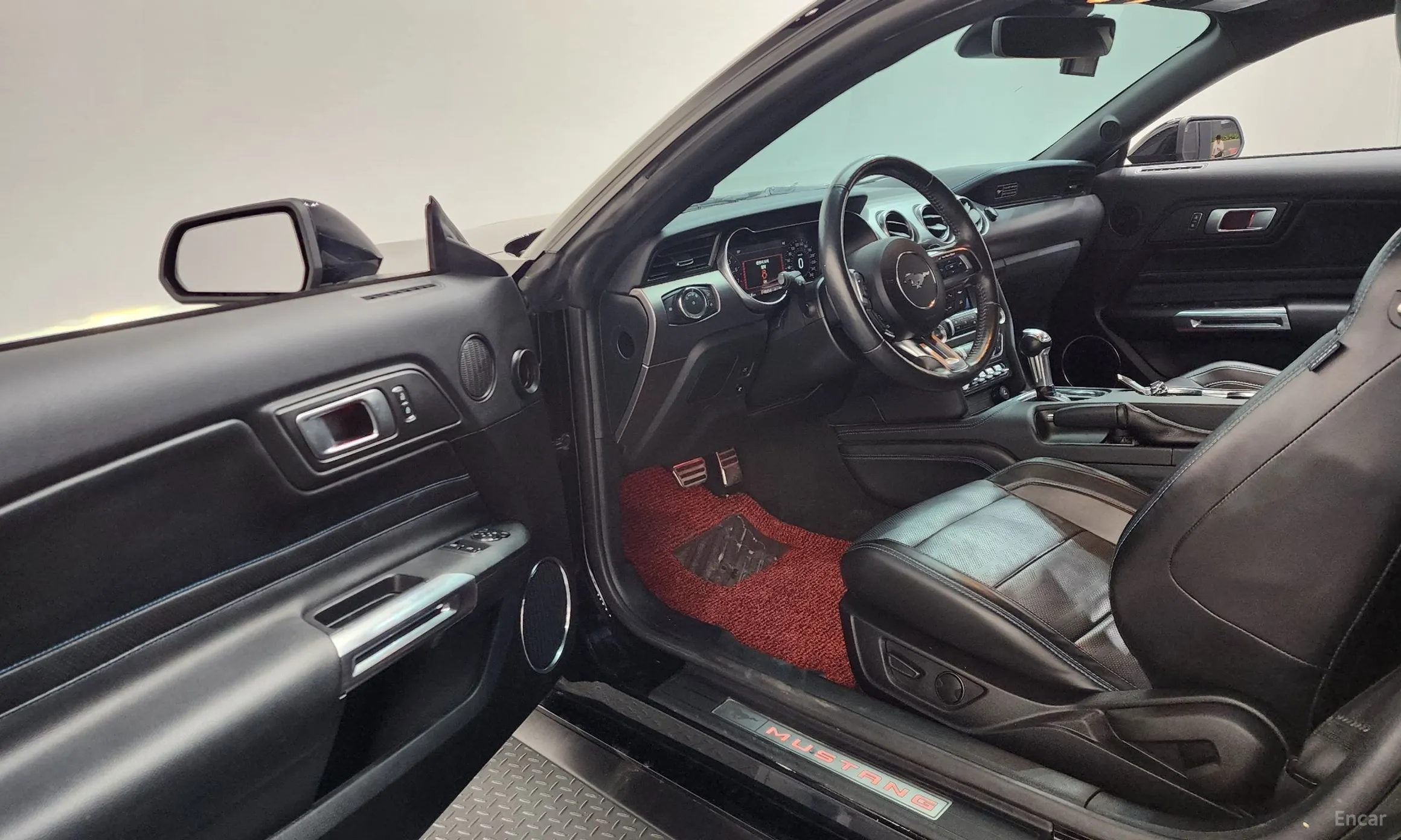 Ford Mustang превью 10