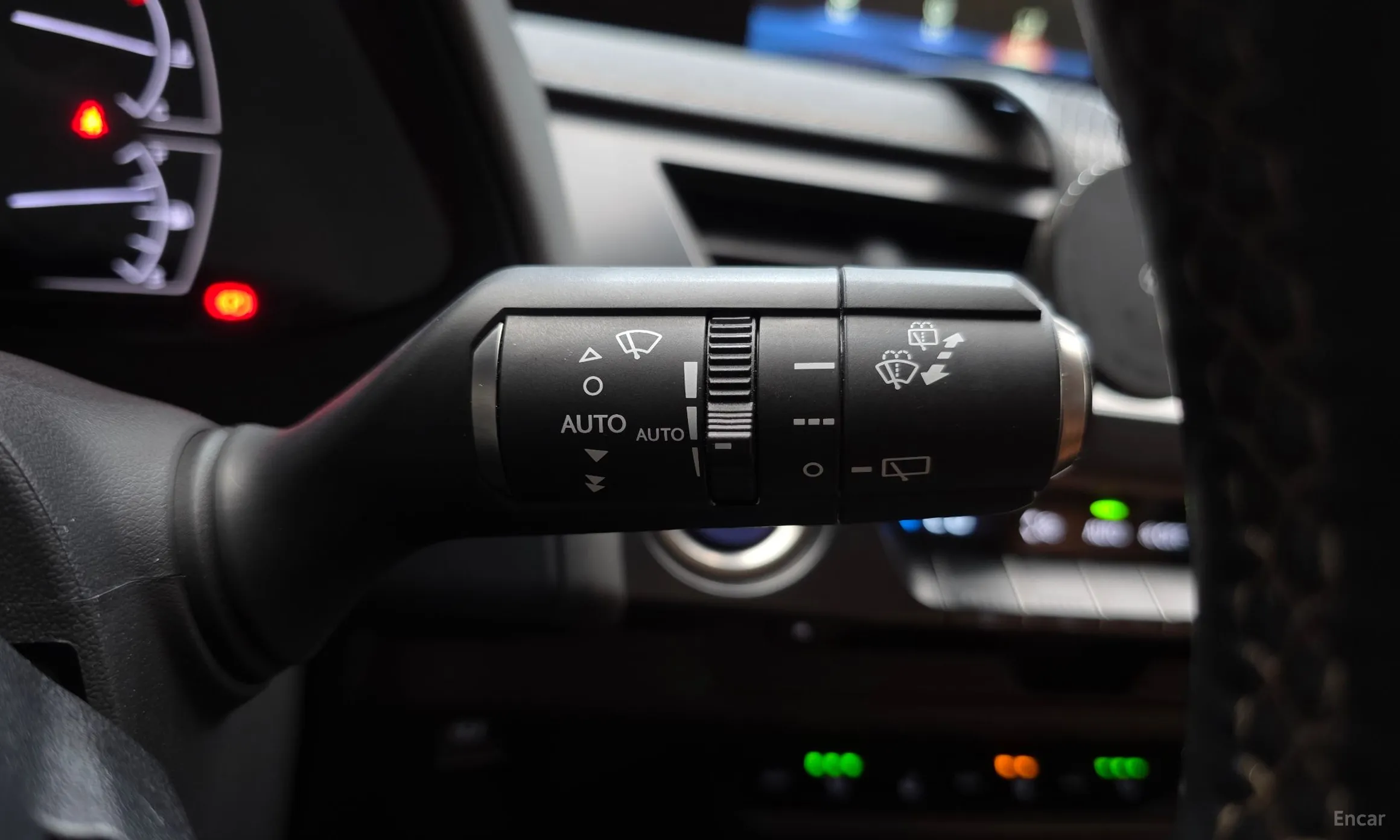 Lexus UX250h превью 16