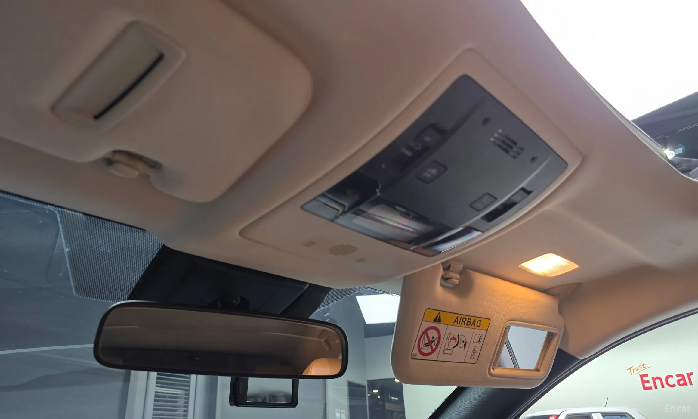 Lexus UX250h превью 19
