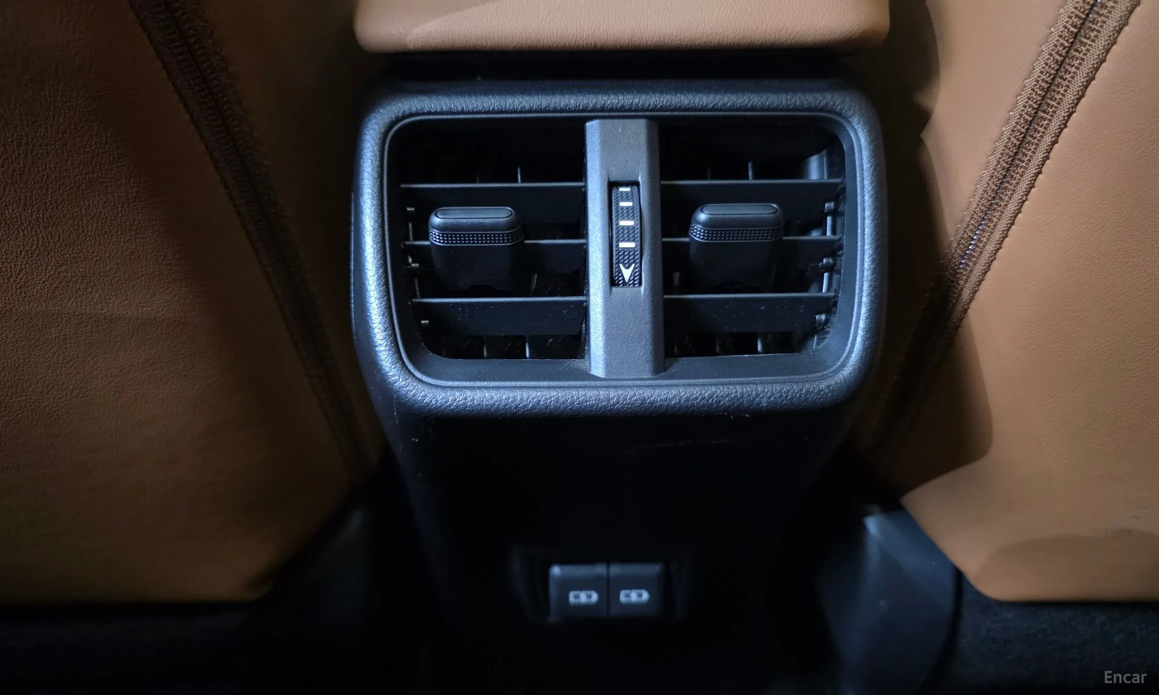 Lexus UX250h превью 20
