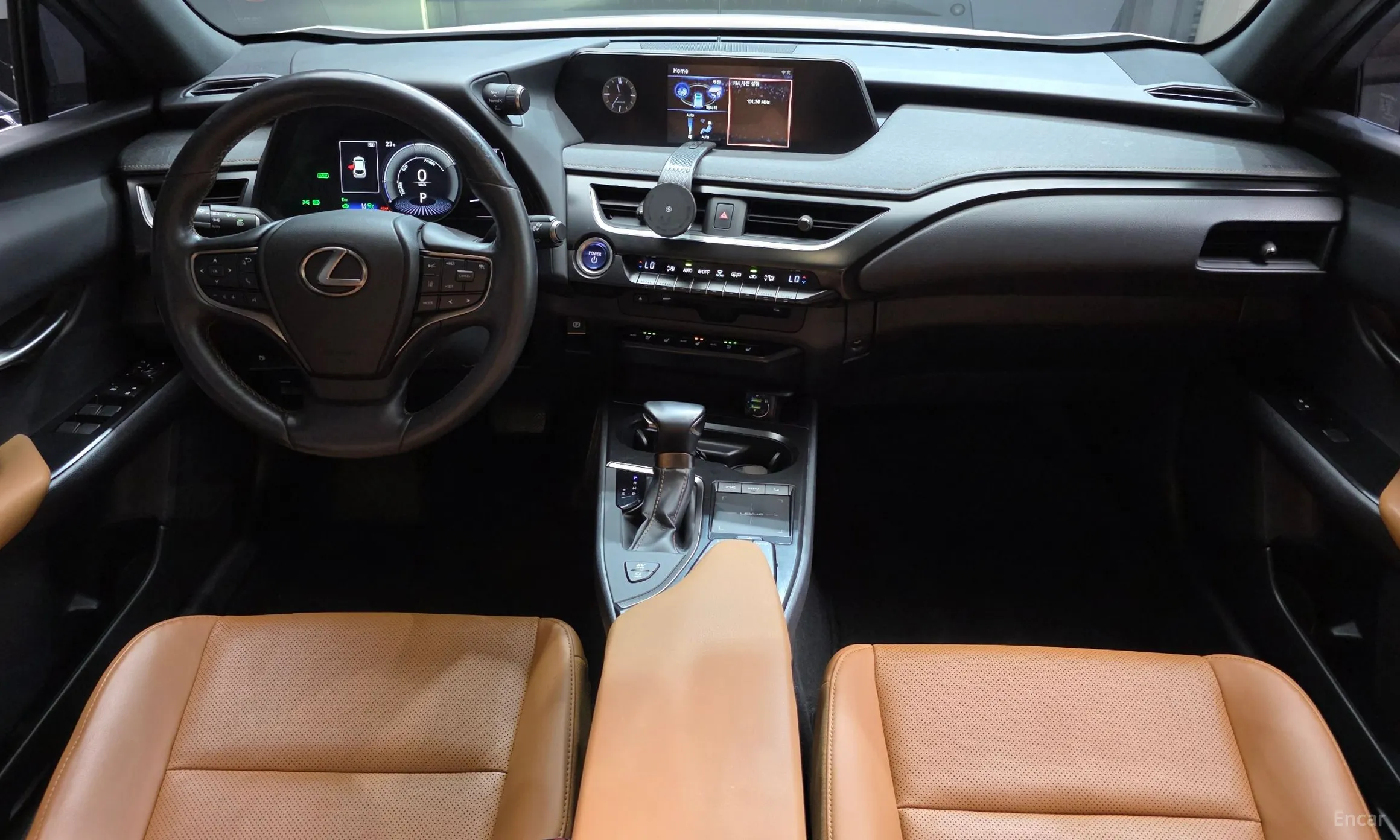 Lexus UX250h превью 7