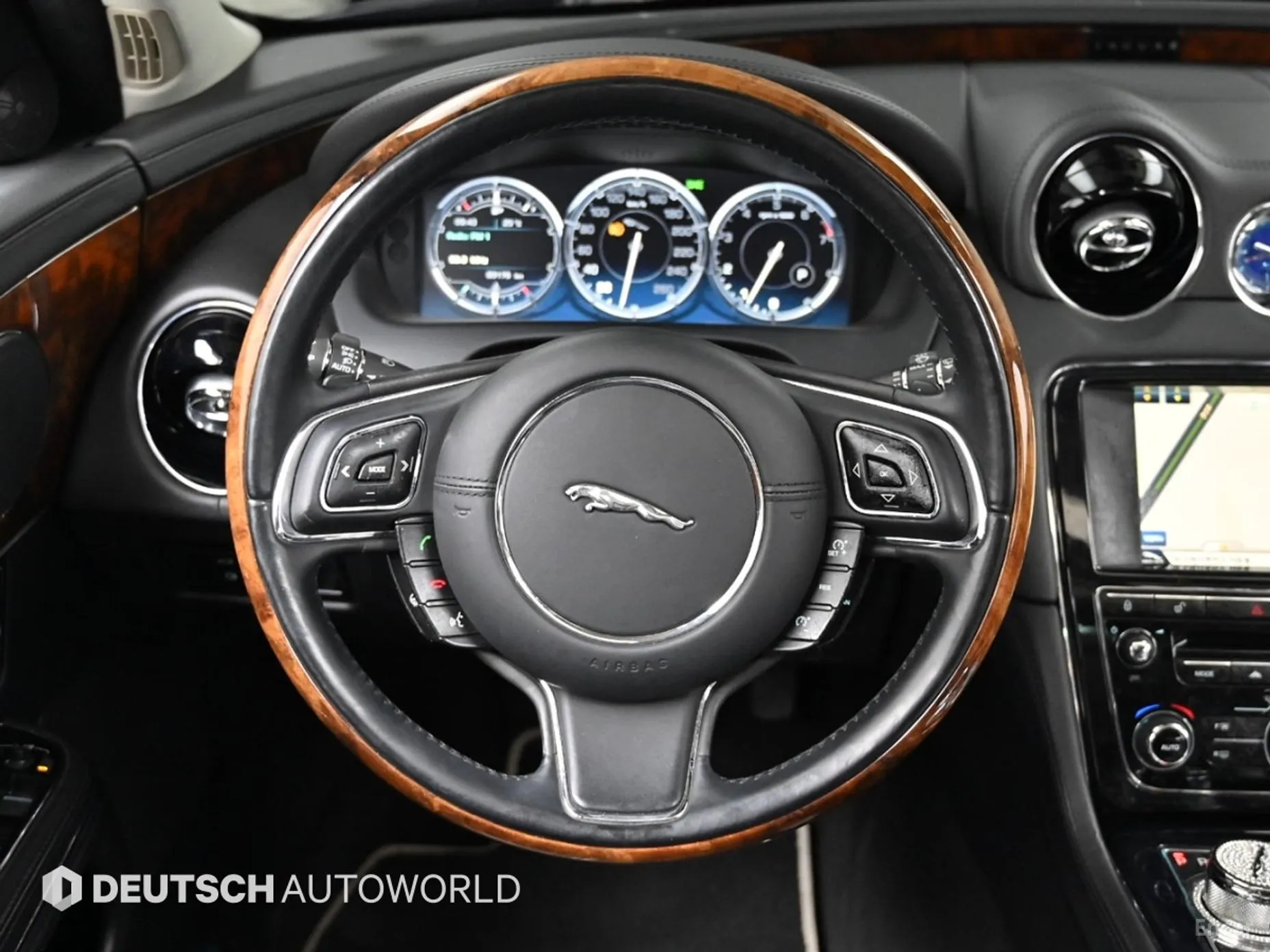 Jaguar All New XJ превью 13