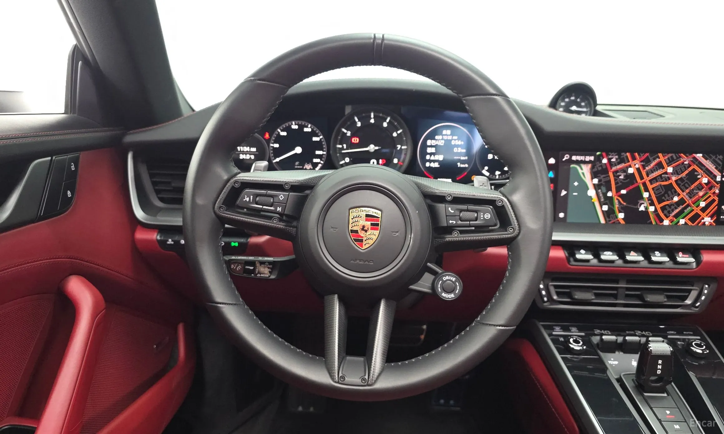 Porsche 911 (992) превью 13