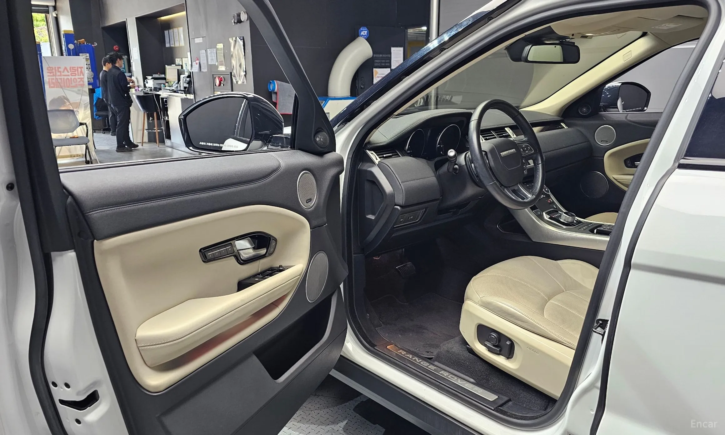 Land Rover Range Rover Evoque превью 10