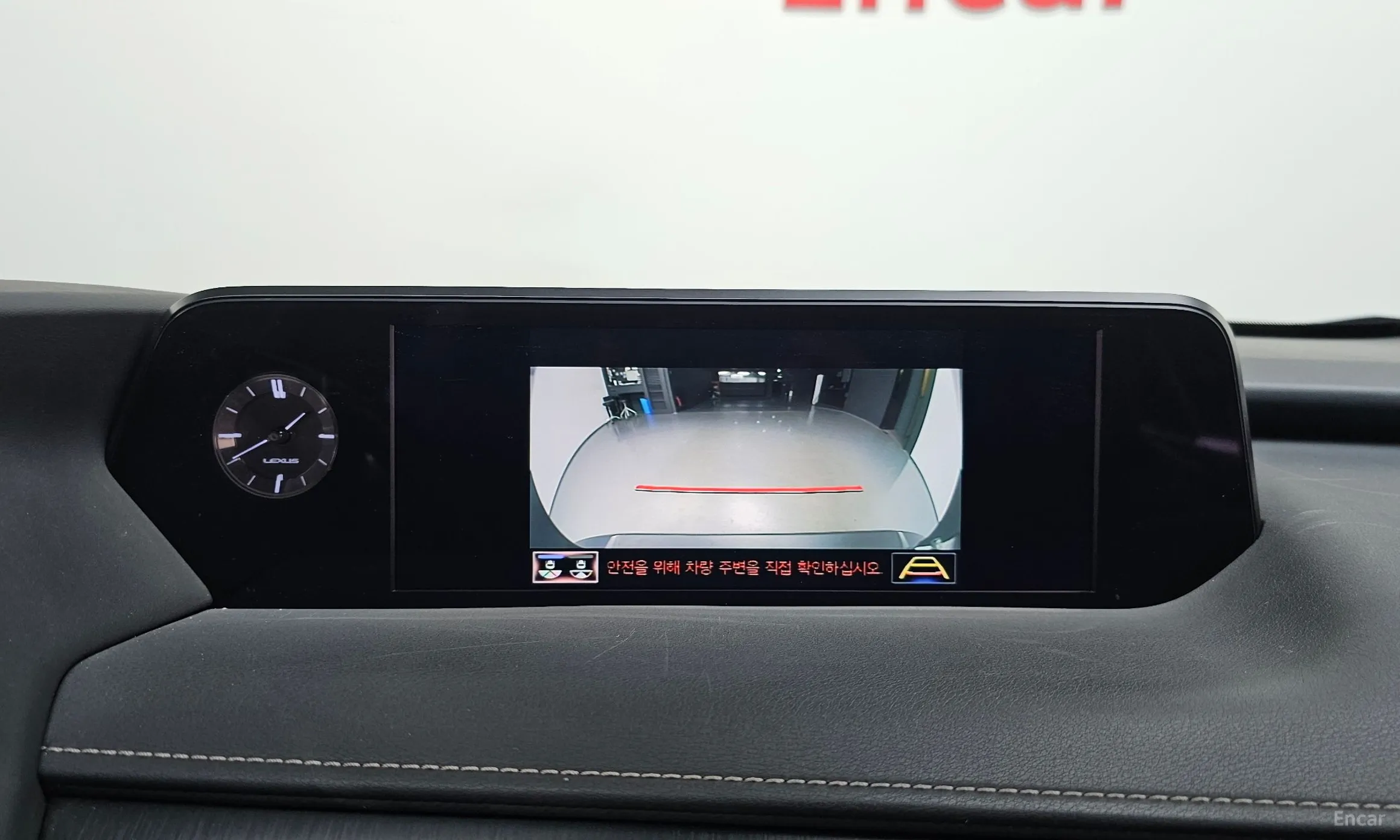 Lexus UX250h превью 15