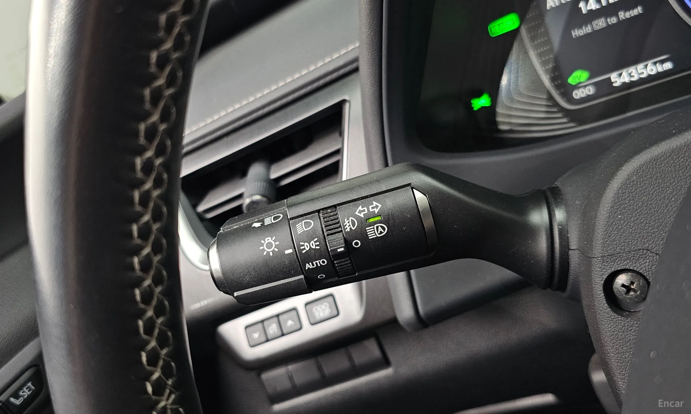 Lexus UX250h превью 19