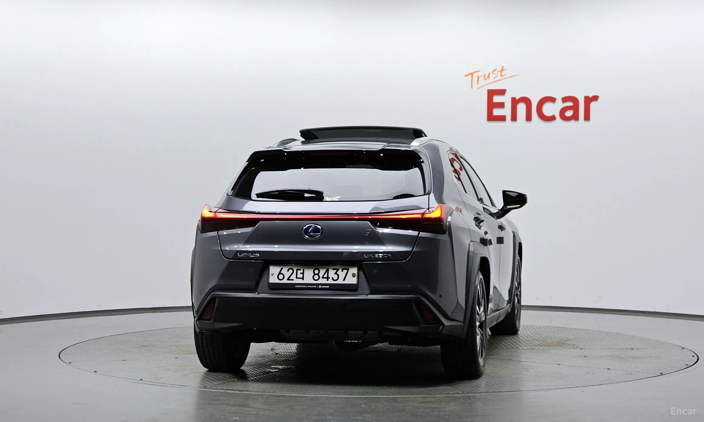 Lexus UX250h превью 4