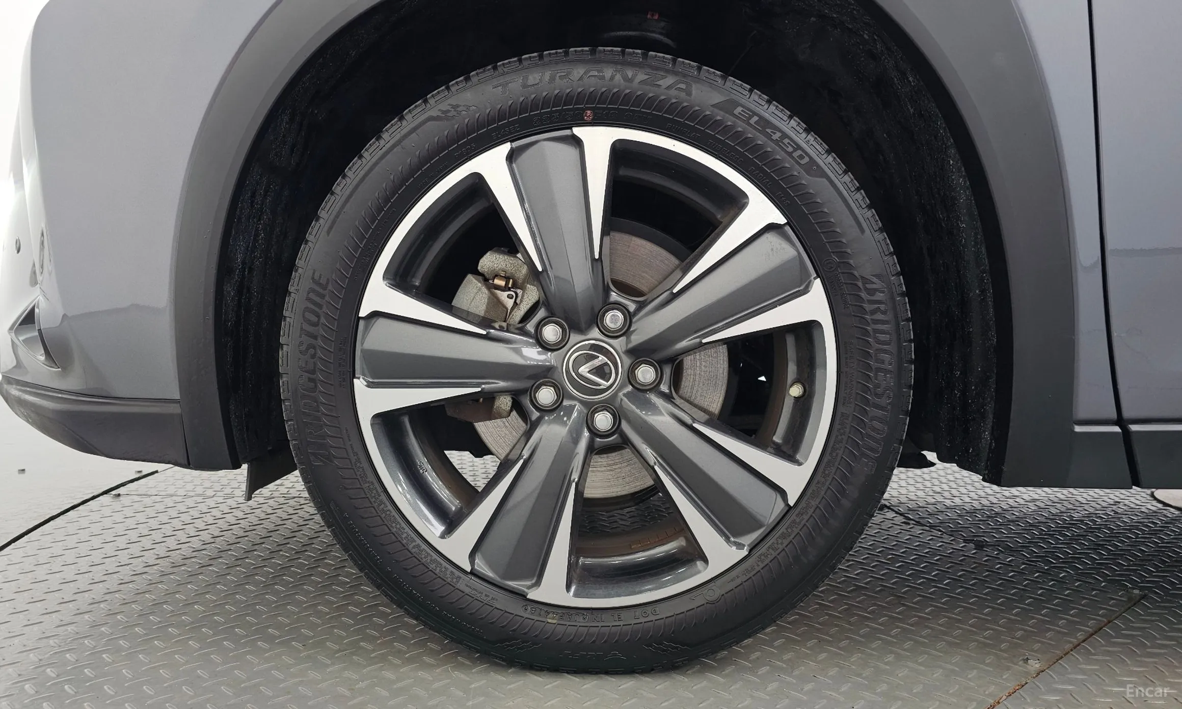 Lexus UX250h превью 5
