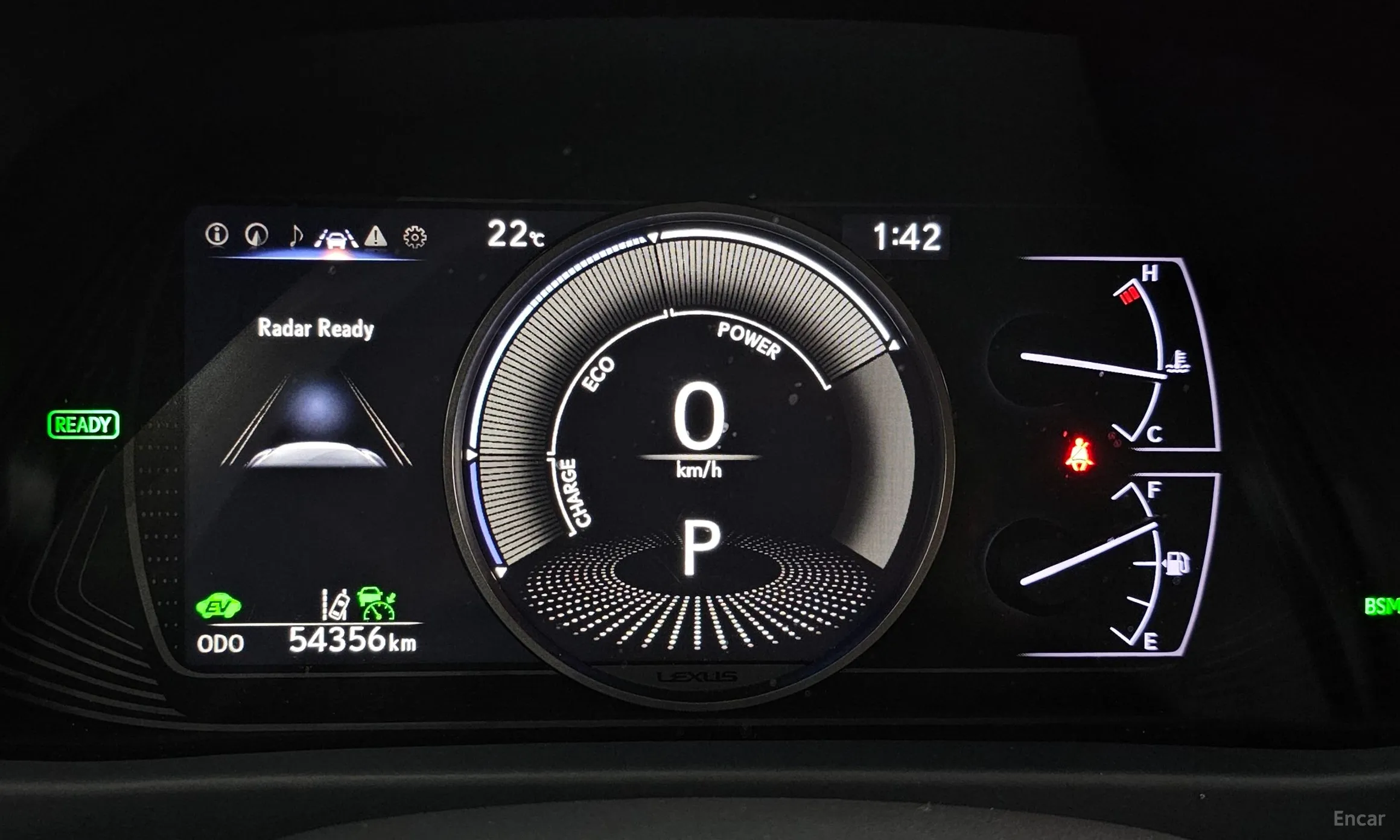 Lexus UX250h превью 8