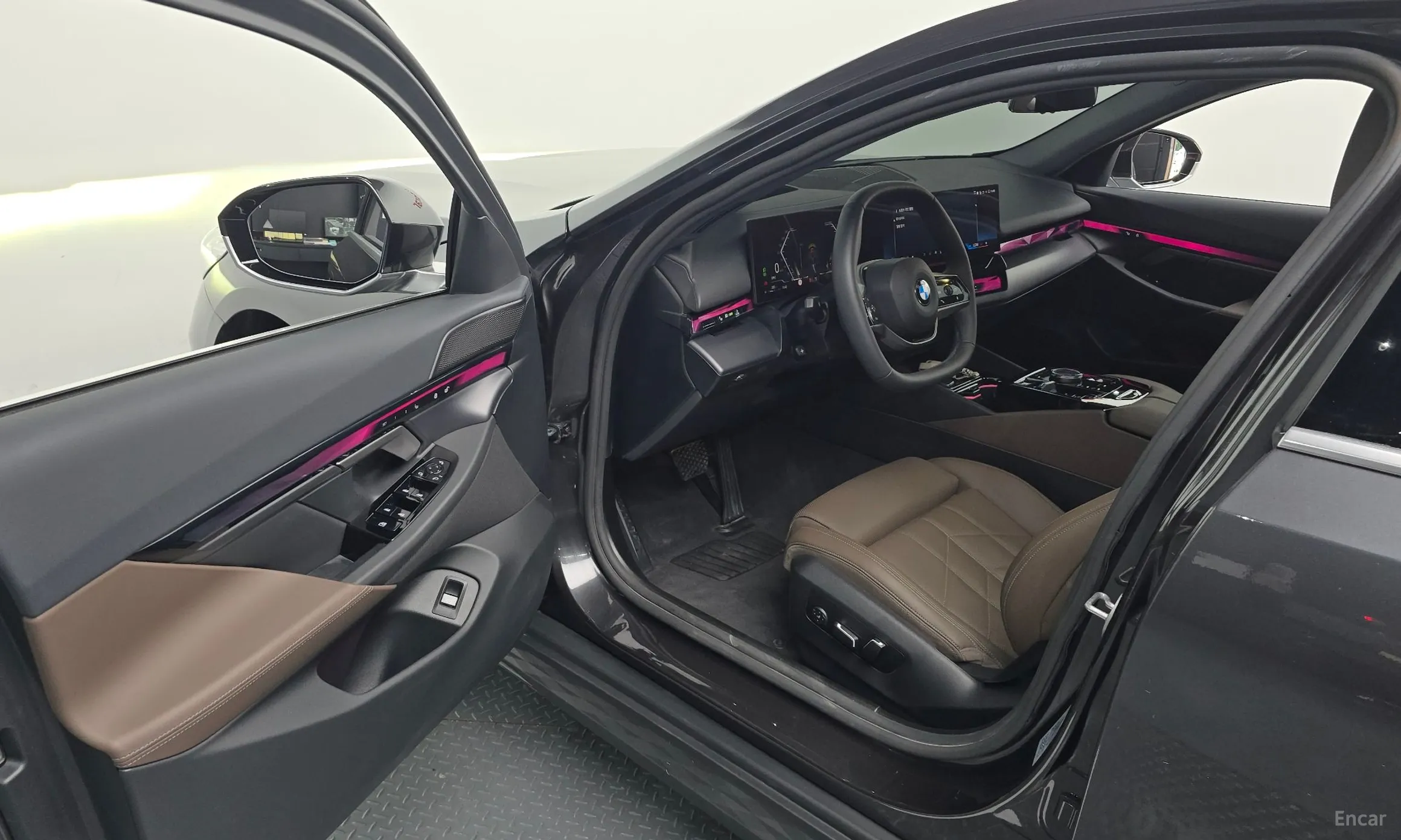 BMW 5 Series (G60) превью 10