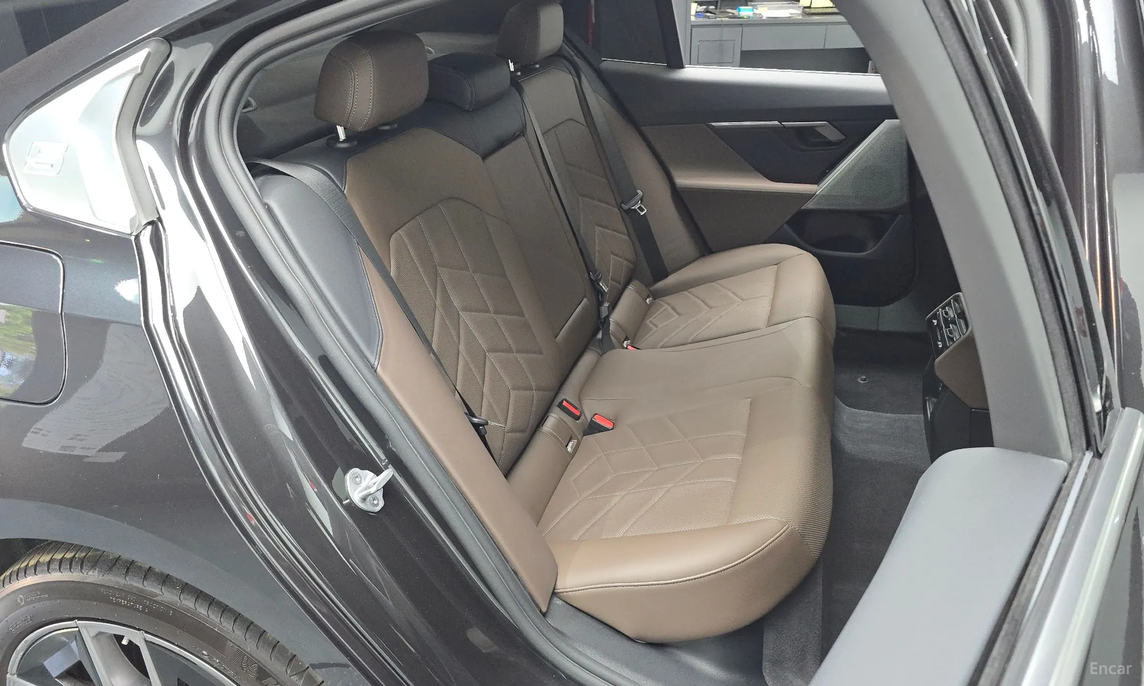 BMW 5 Series (G60) превью 11