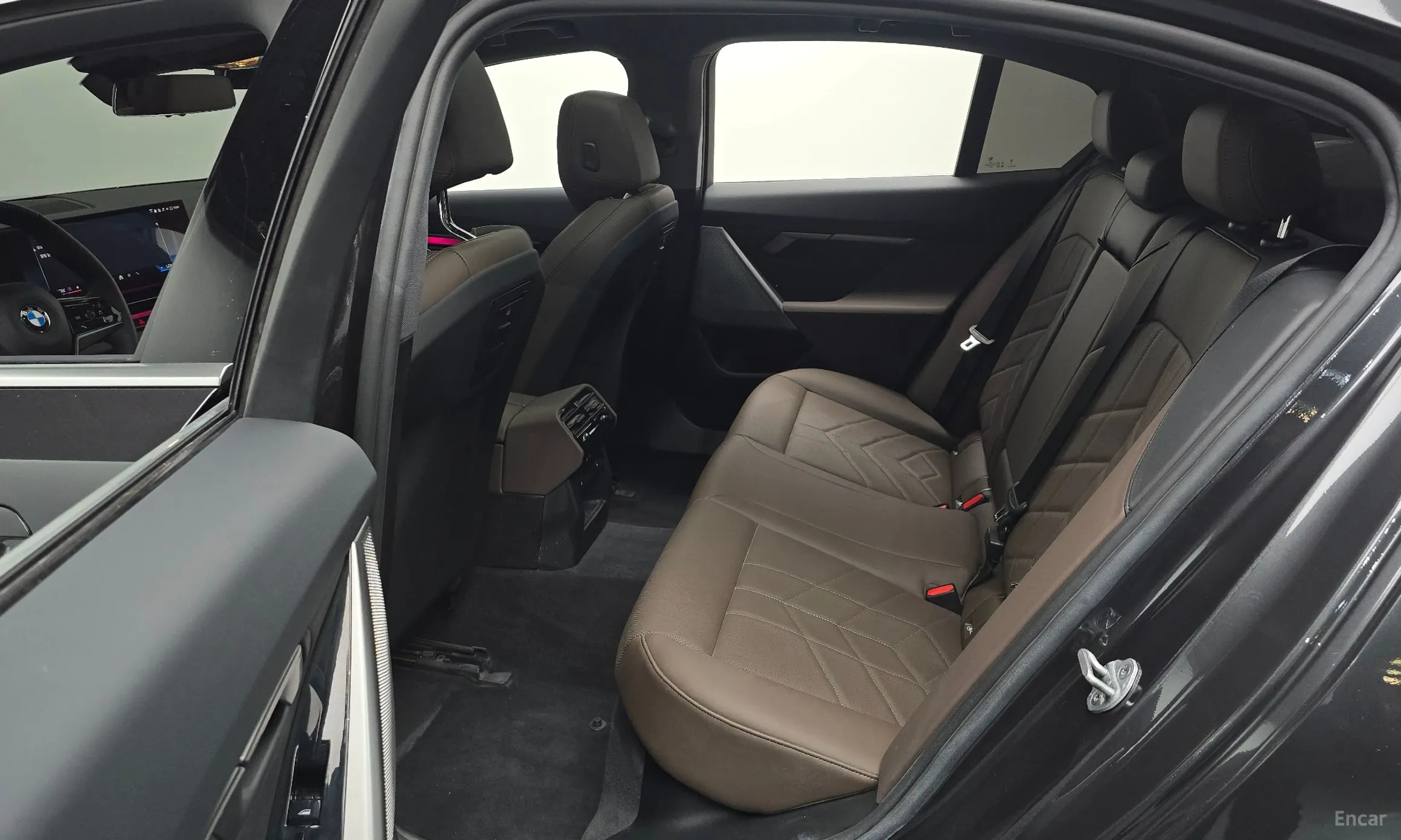 BMW 5 Series (G60) превью 12