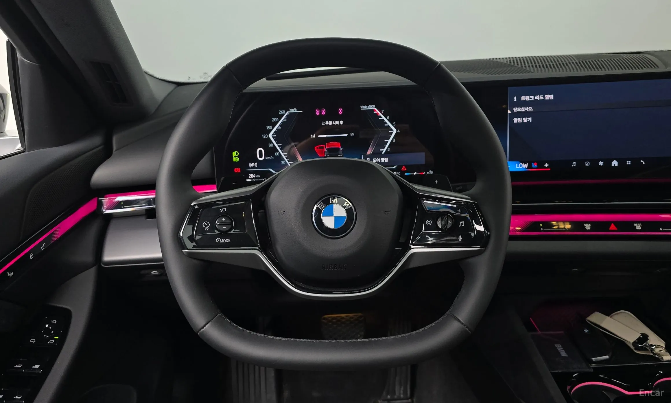 BMW 5 Series (G60) превью 13