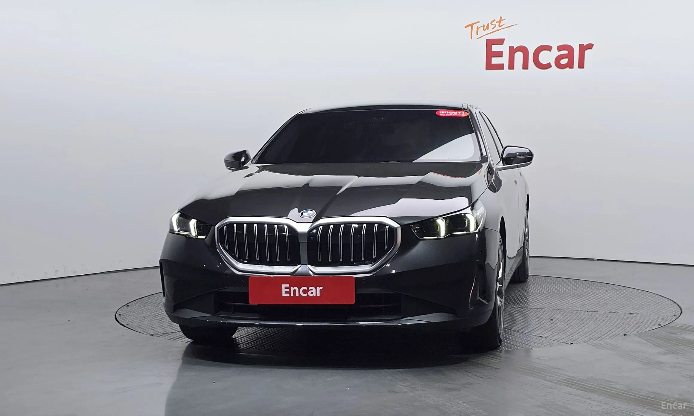 BMW 5 Series (G60) превью 3