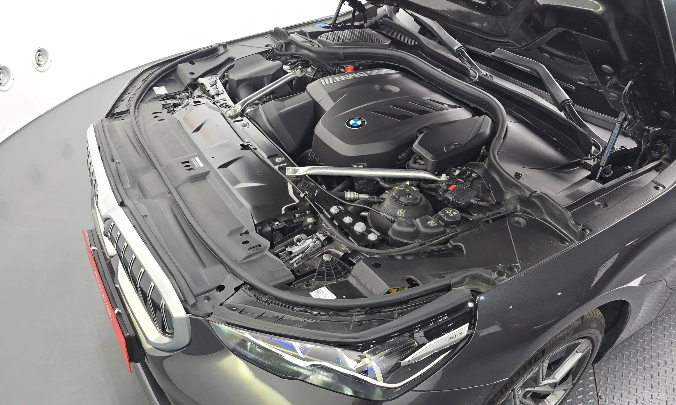 BMW 5 Series (G60) превью 6
