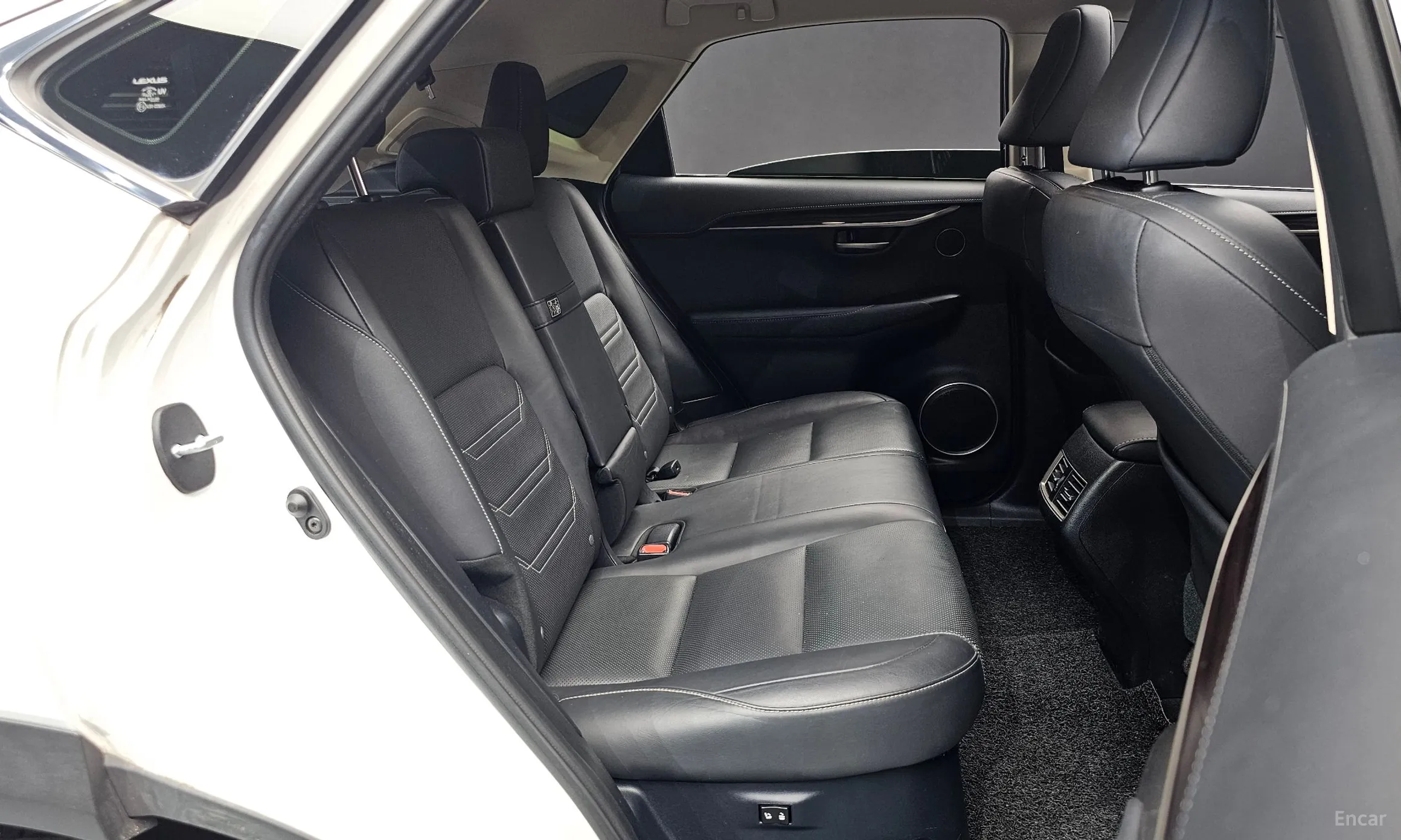 Lexus NX300h превью 11