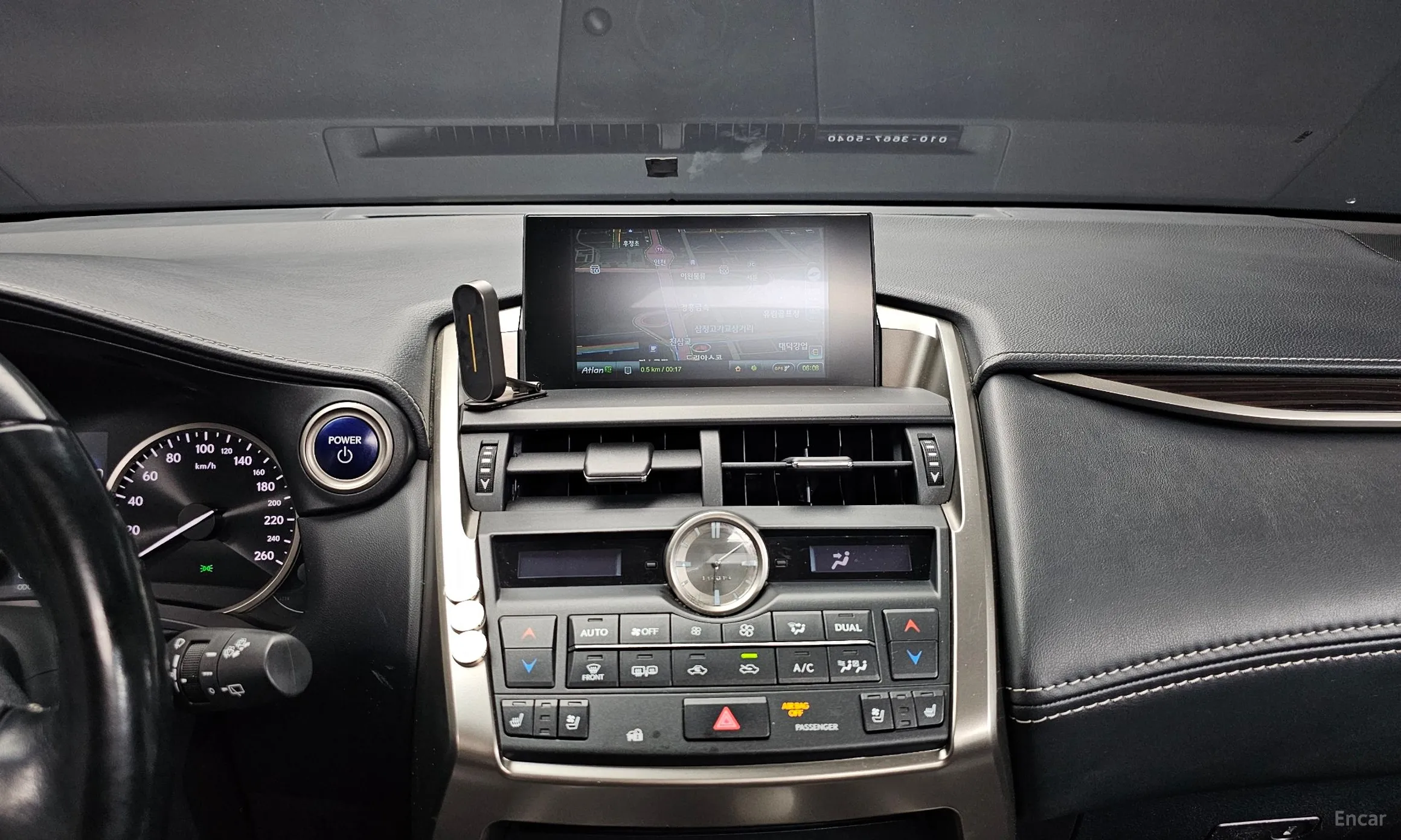 Lexus NX300h превью 13