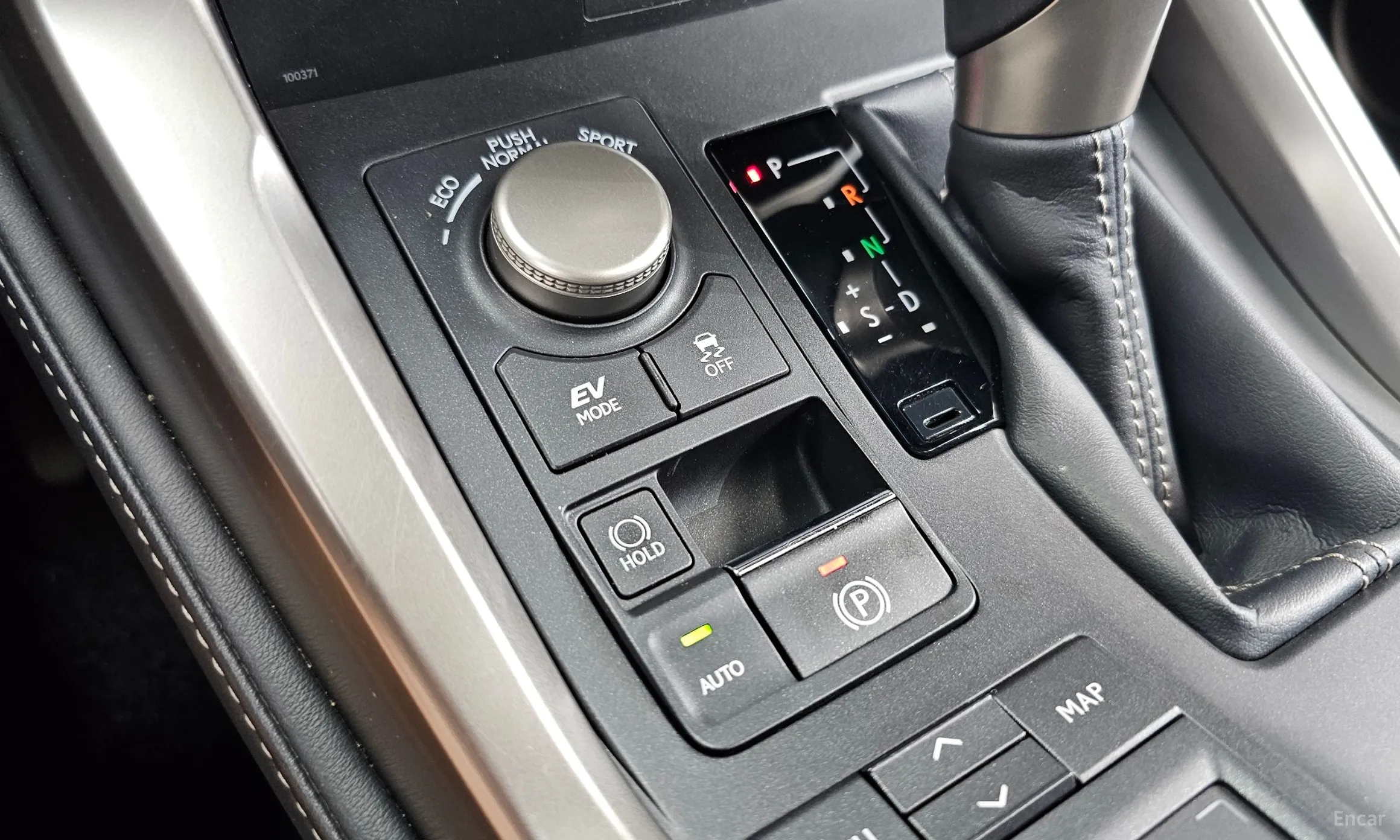 Lexus NX300h превью 15