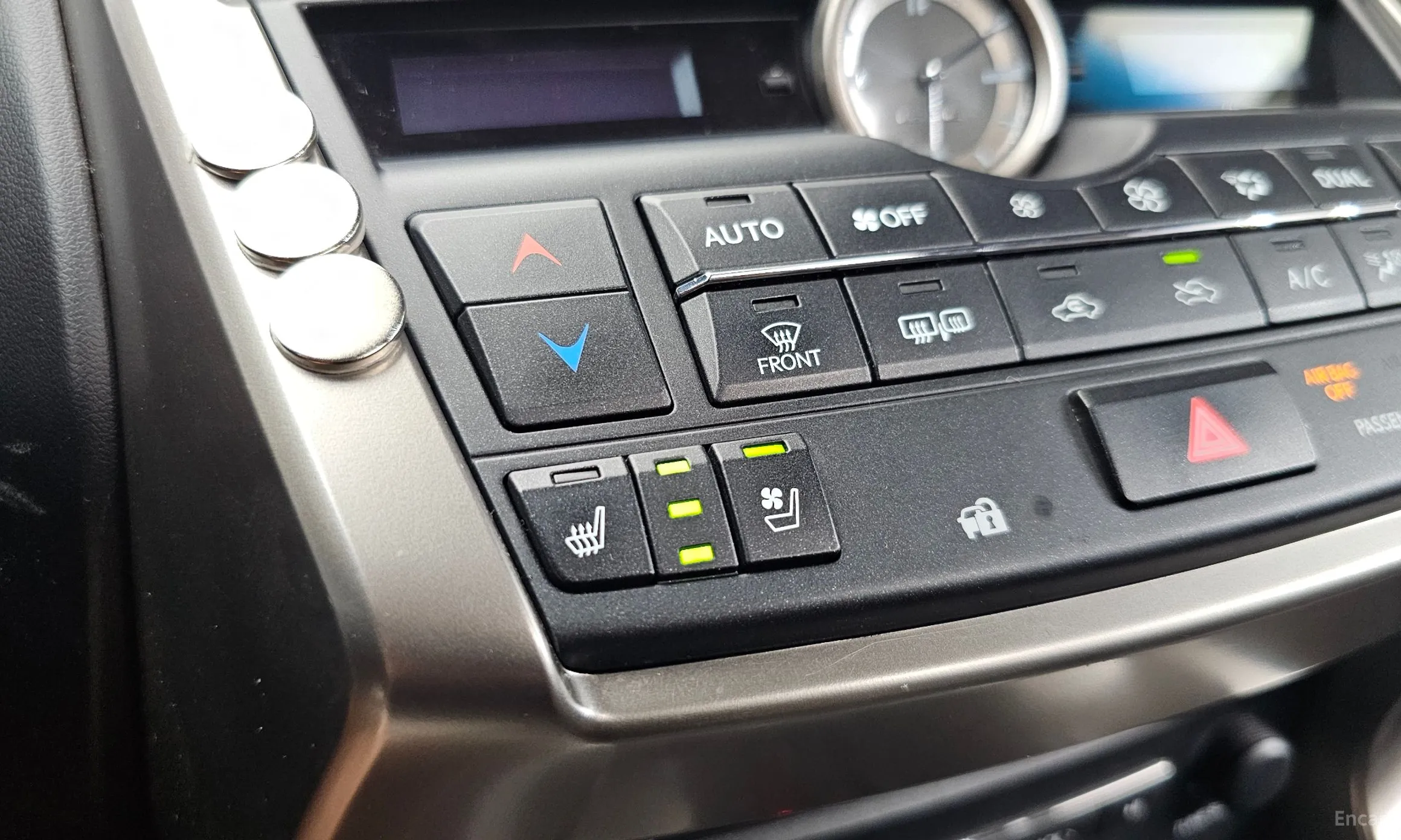 Lexus NX300h превью 16