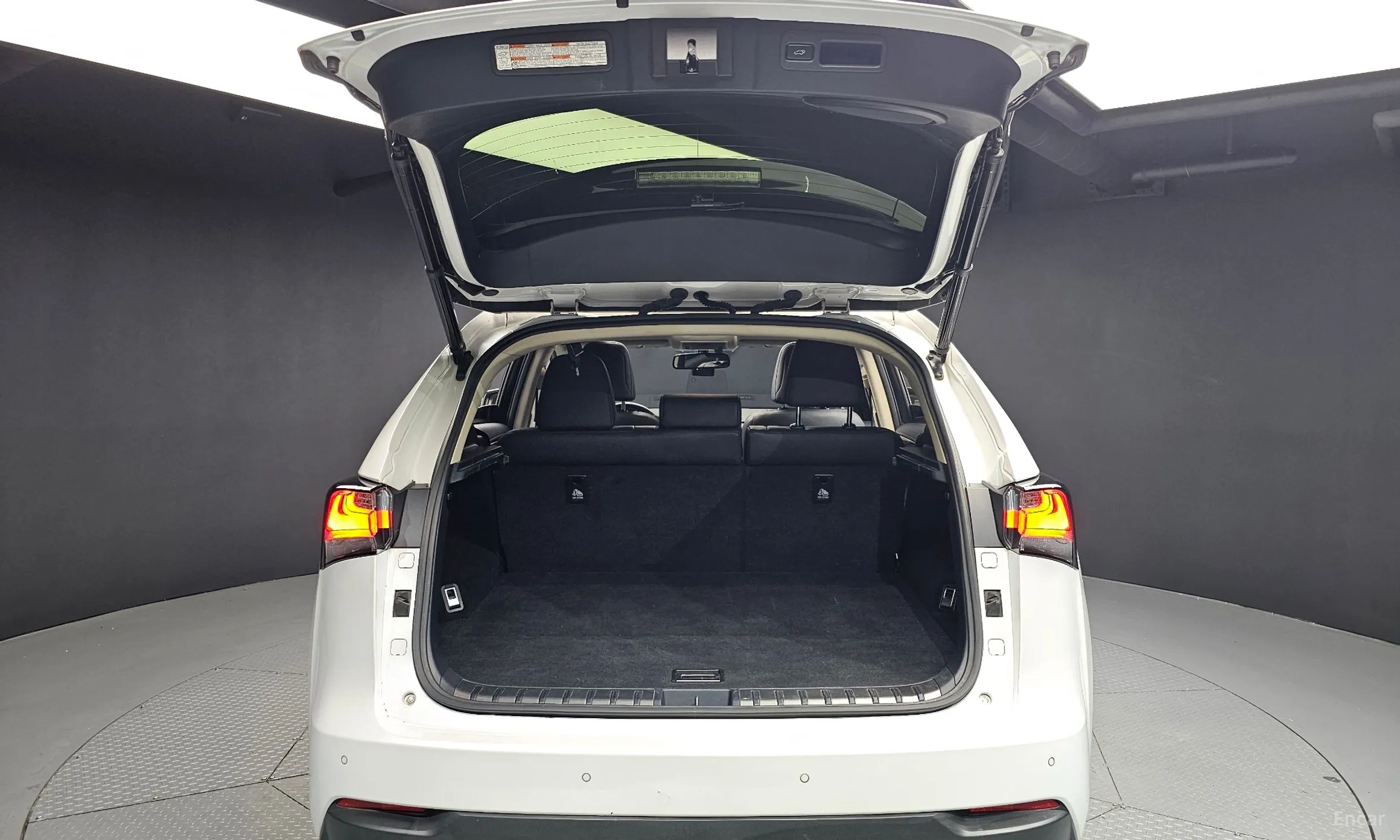 Lexus NX300h превью 20