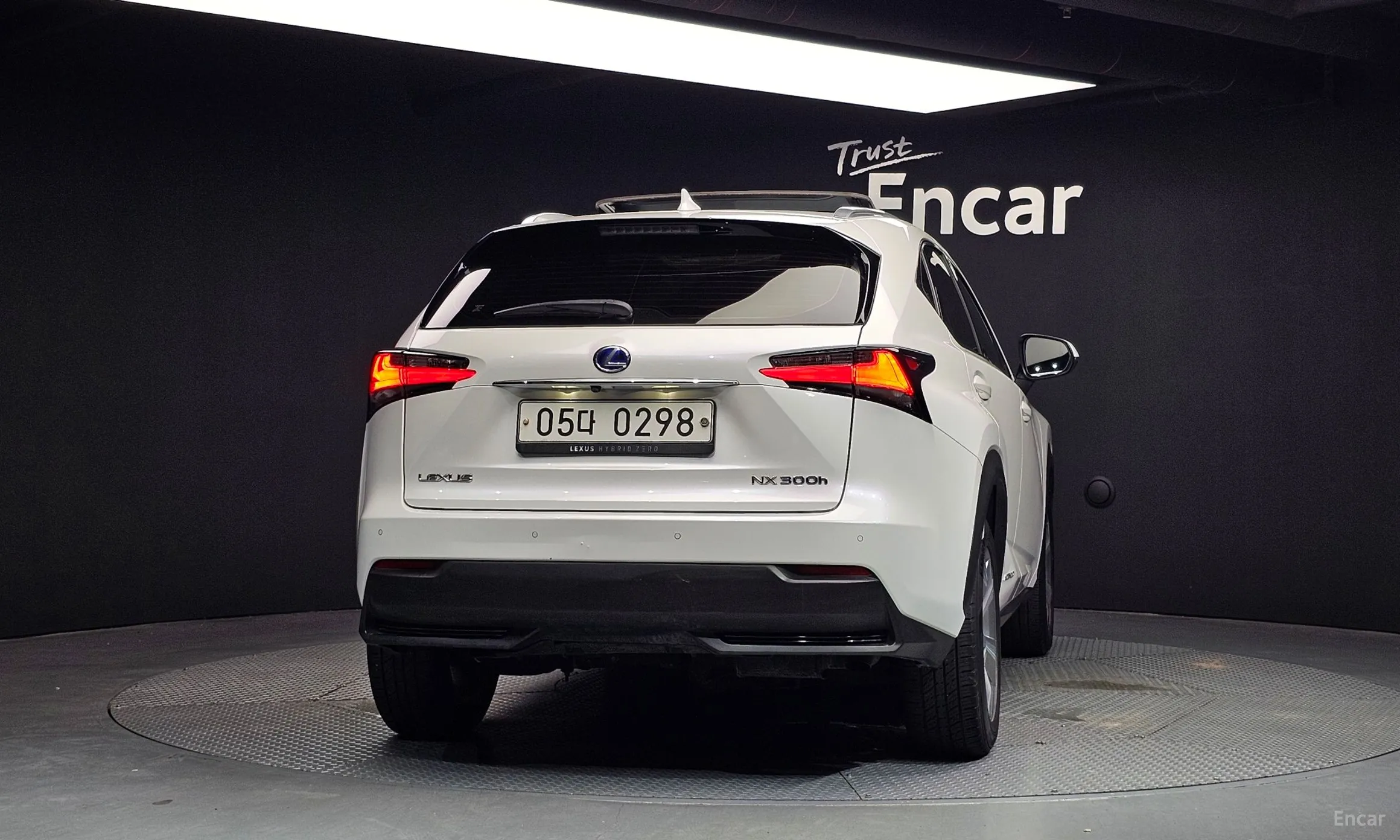 Lexus NX300h превью 4