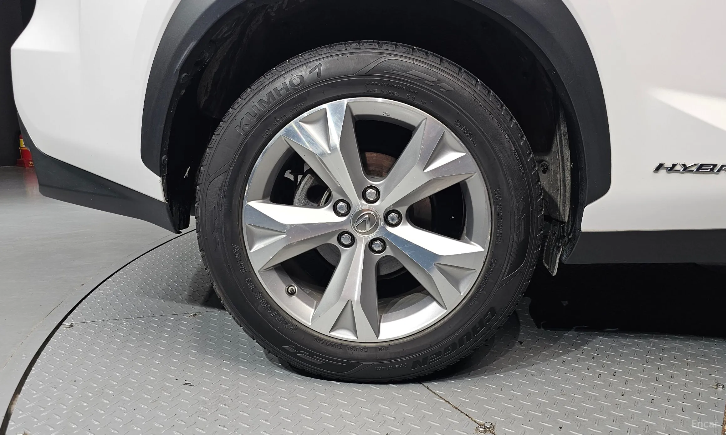Lexus NX300h превью 5