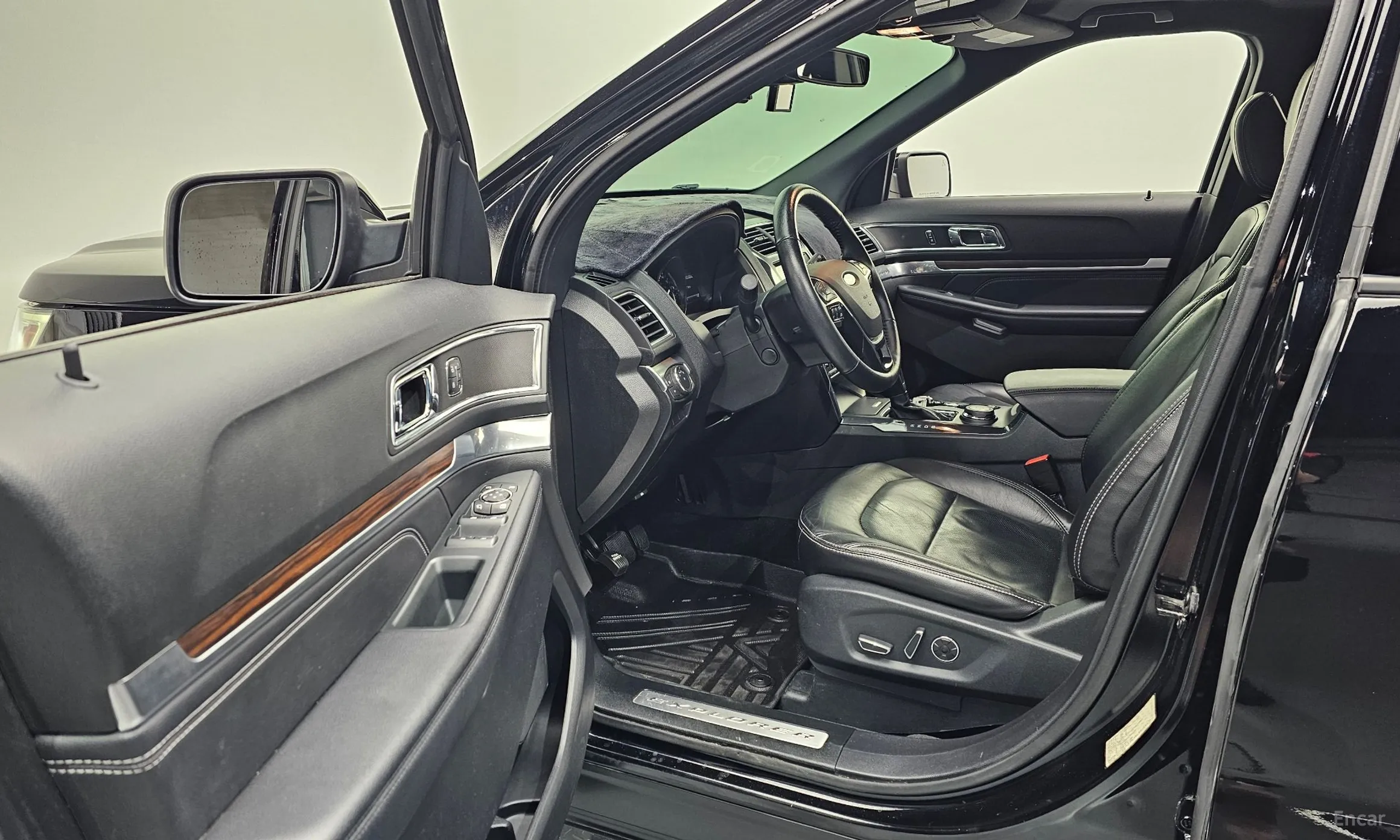 Ford Explorer превью 10