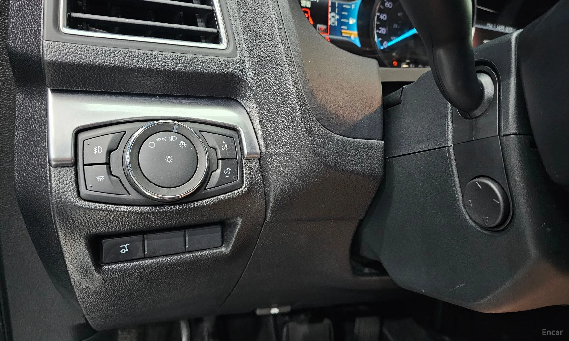 Ford Explorer превью 17