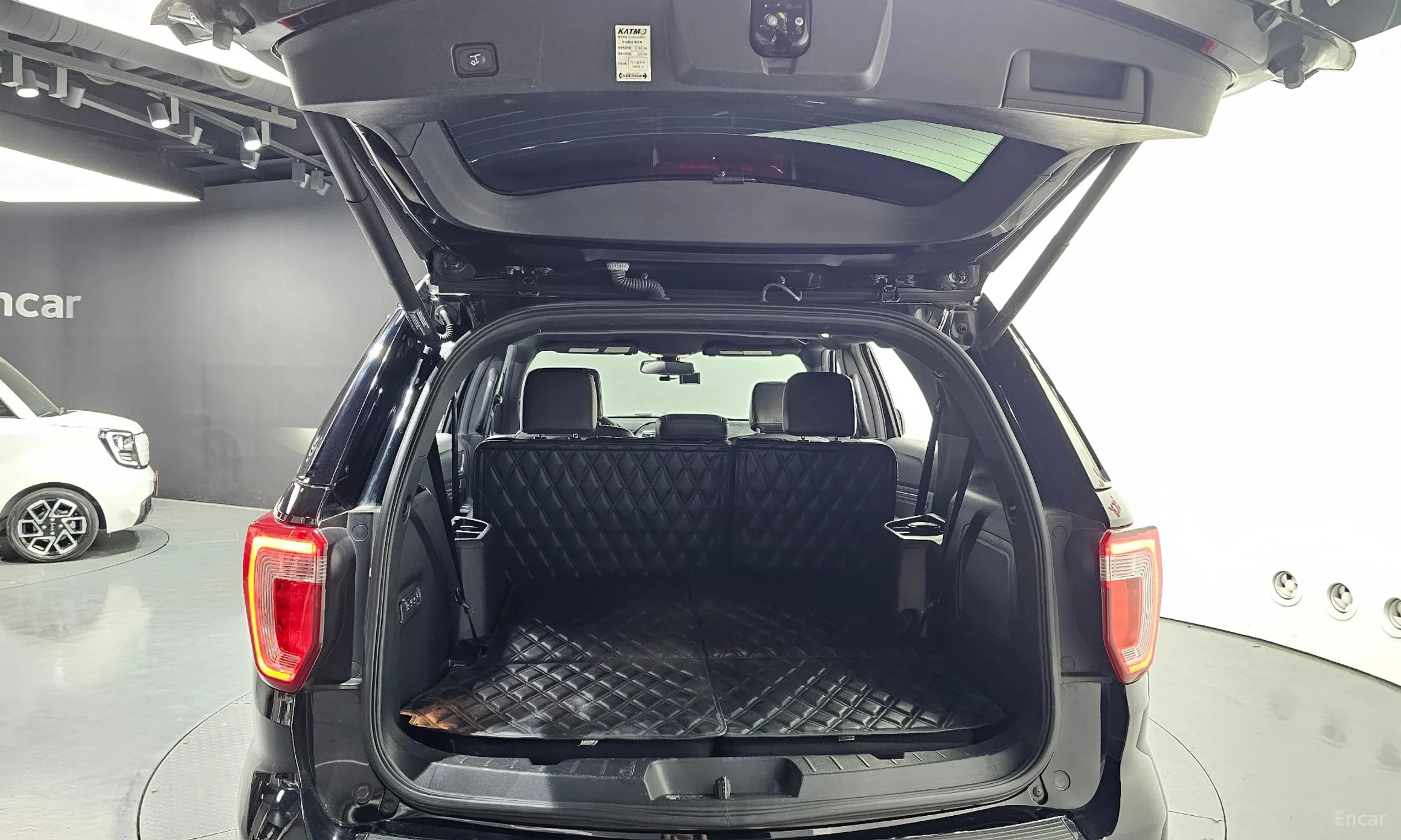 Ford Explorer превью 20