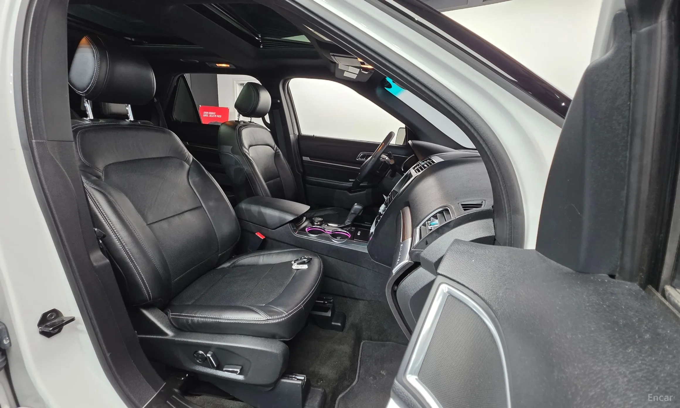 Ford Explorer превью 10