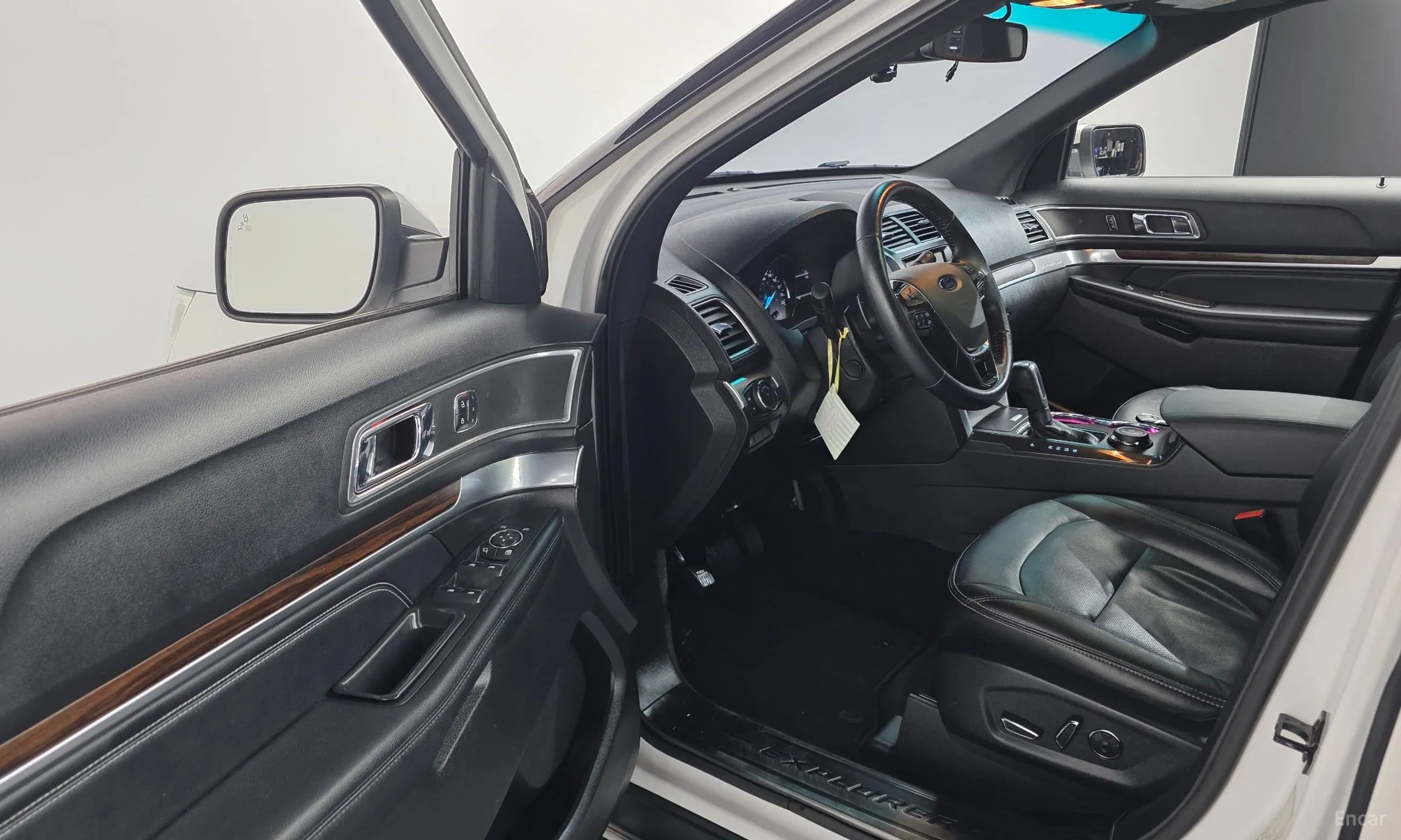 Ford Explorer превью 12