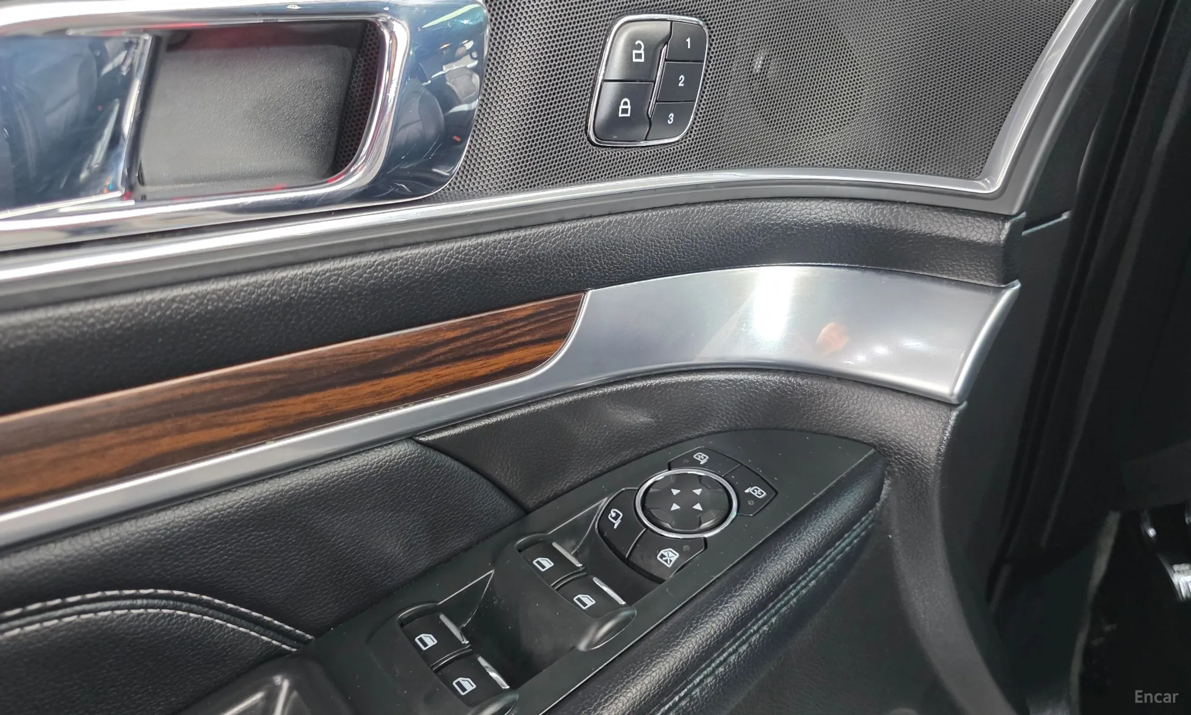 Ford Explorer превью 13