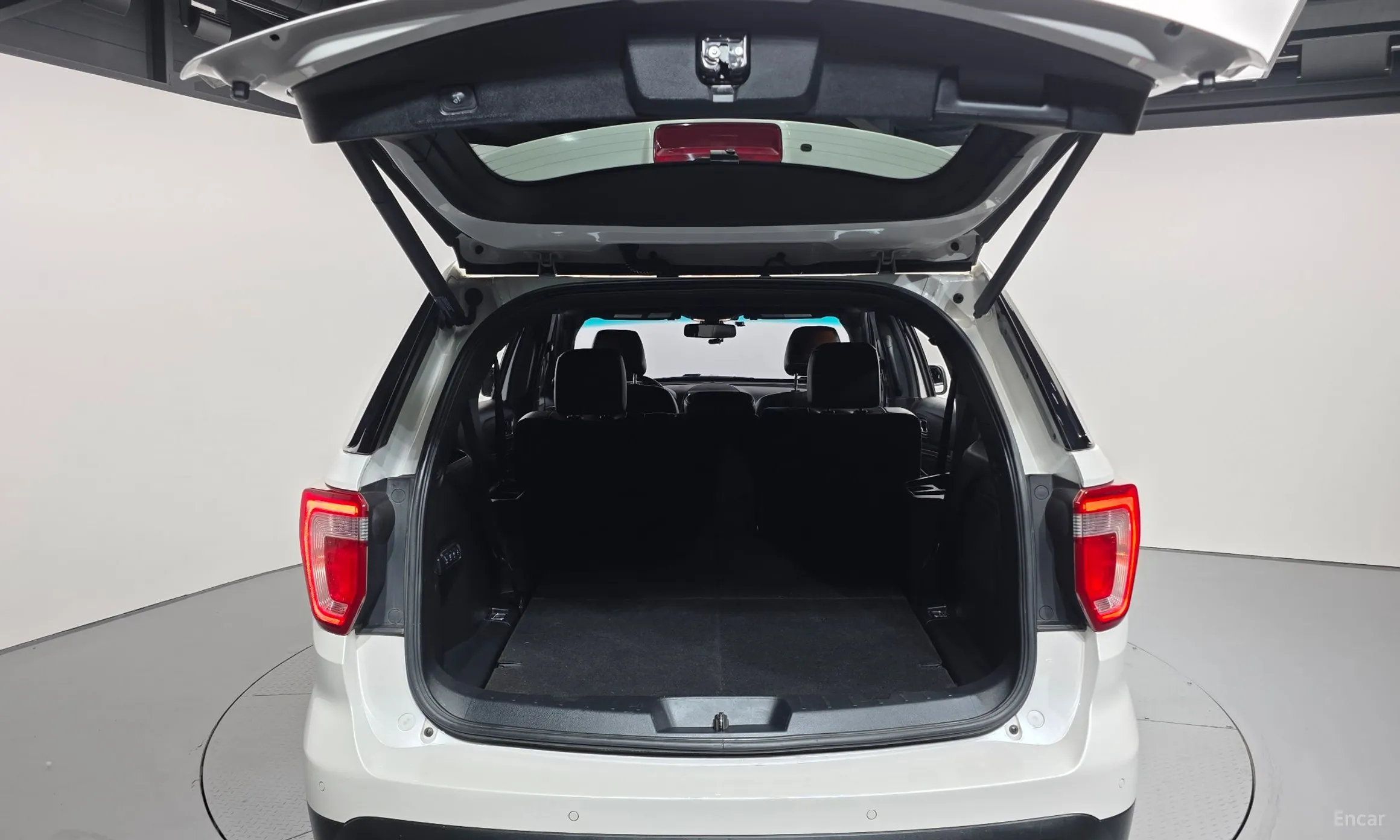 Ford Explorer превью 20