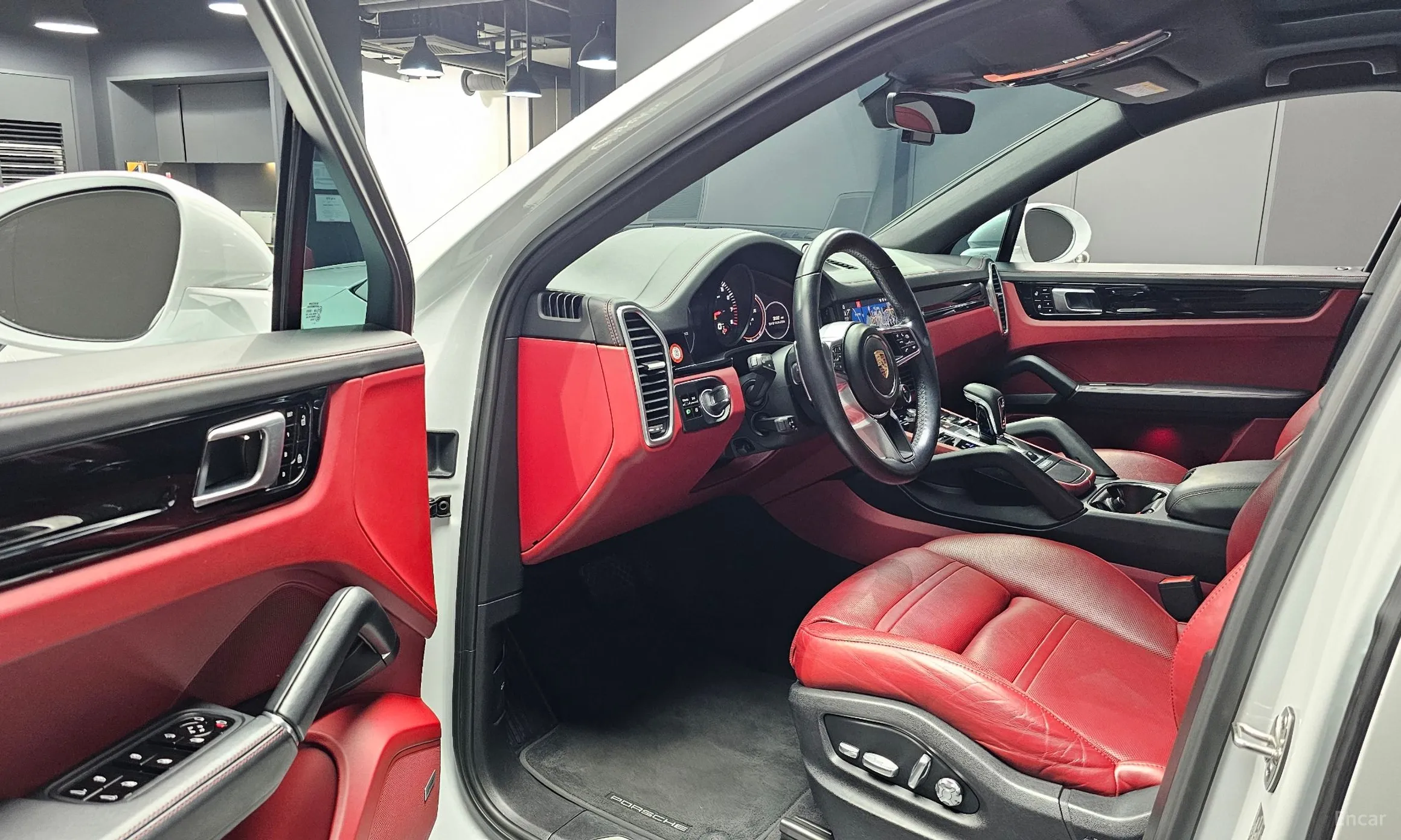 Porsche Cayenne (PO536) превью 10