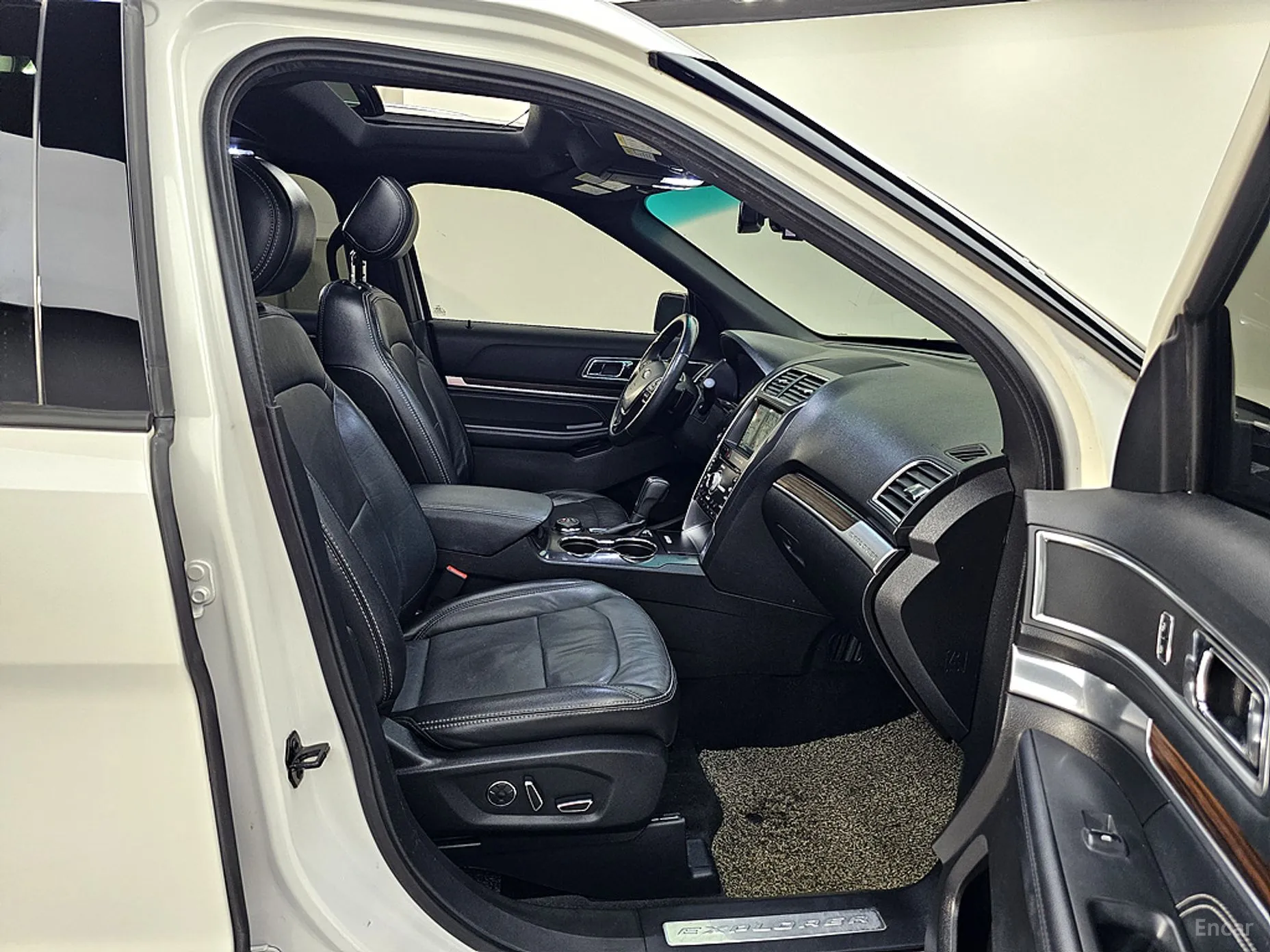 Ford Explorer превью 10