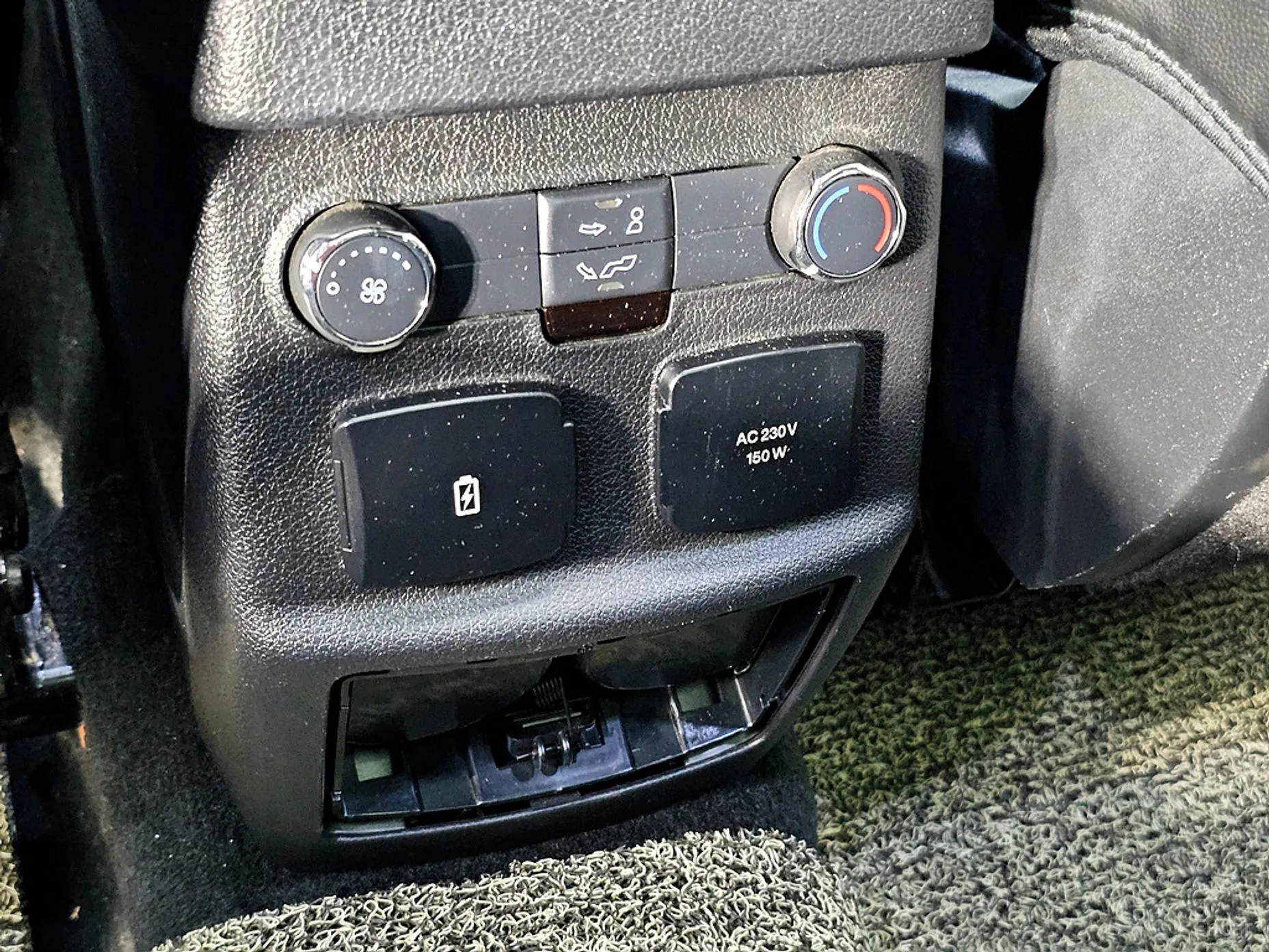 Ford Explorer превью 11