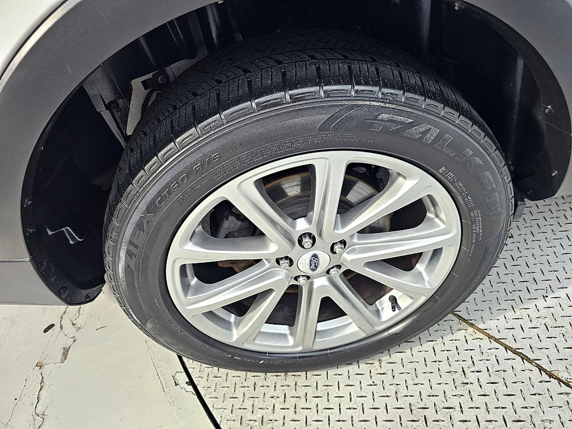 Ford Explorer превью 20