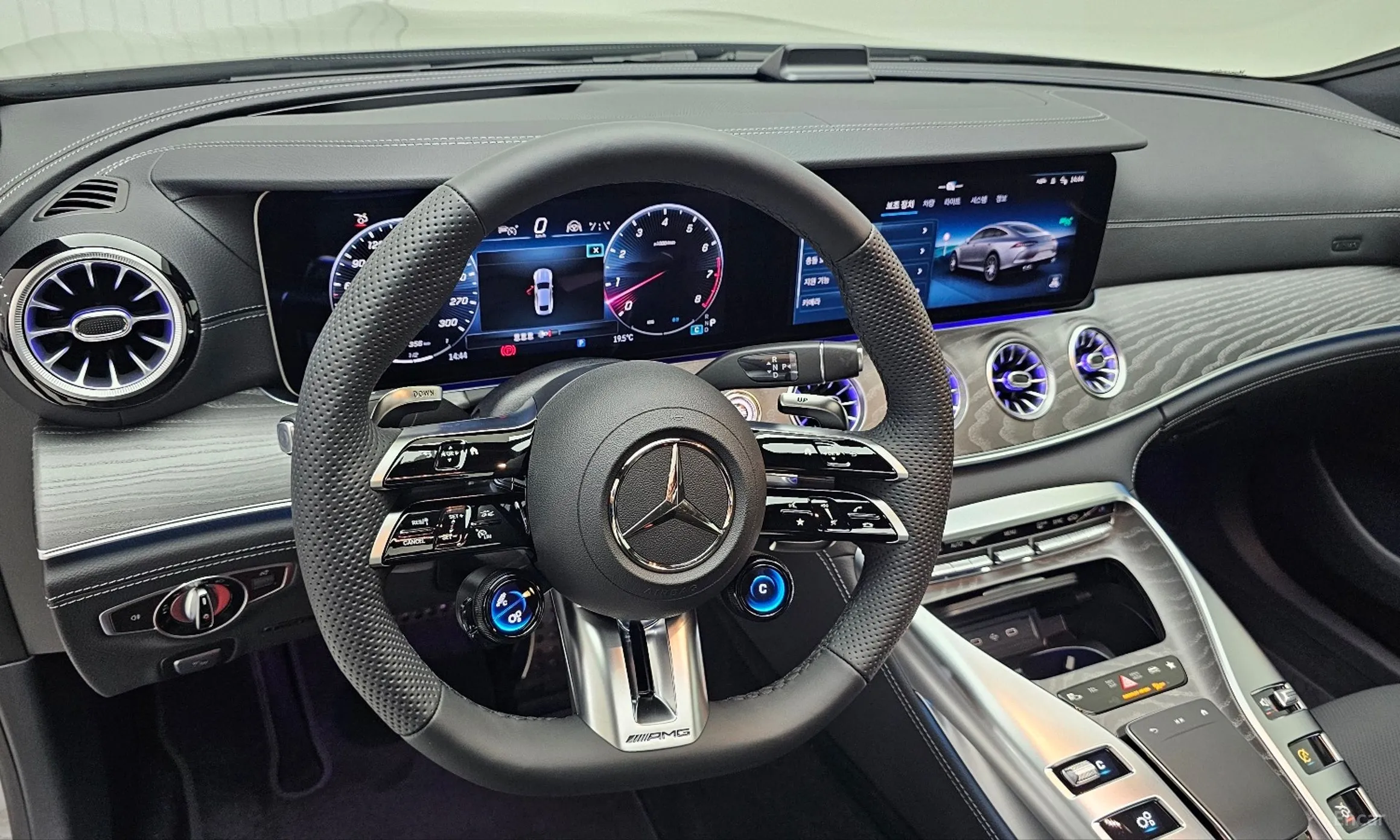 Mercedes Benz AMG GT превью 13