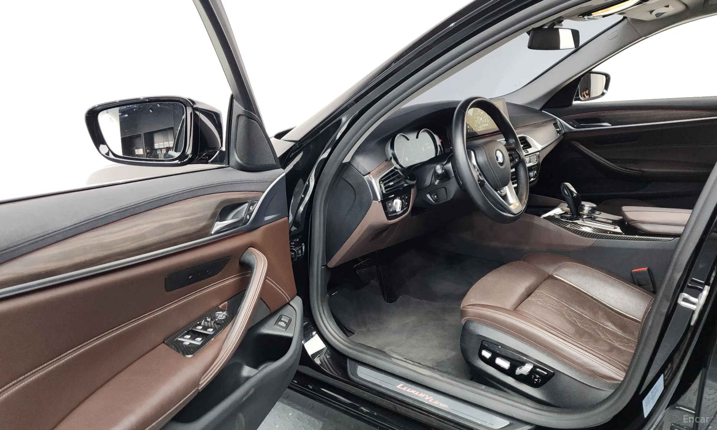 BMW 5 Series (G30) превью 10