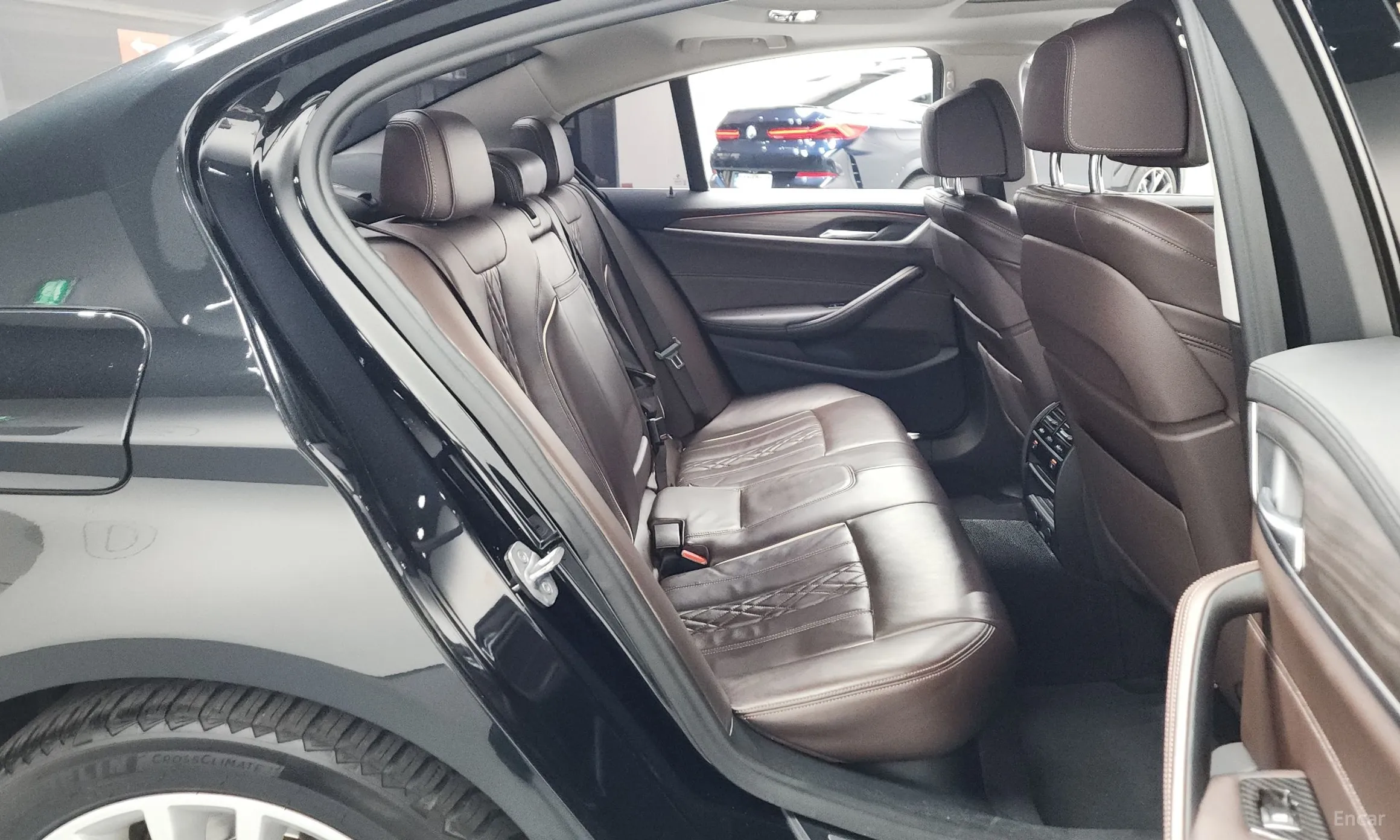 BMW 5 Series (G30) превью 11