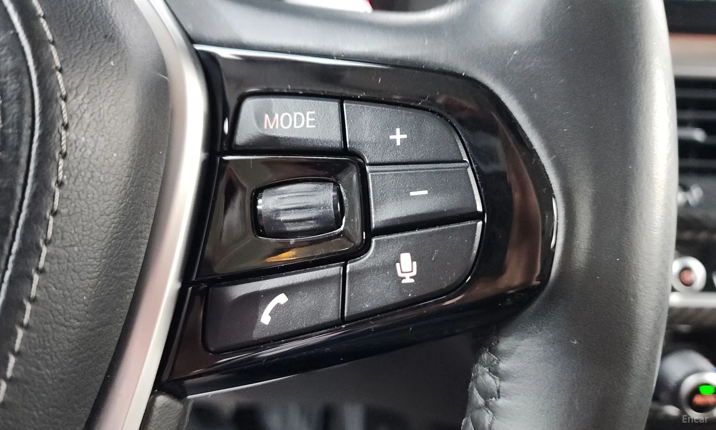 BMW 5 Series (G30) превью 15