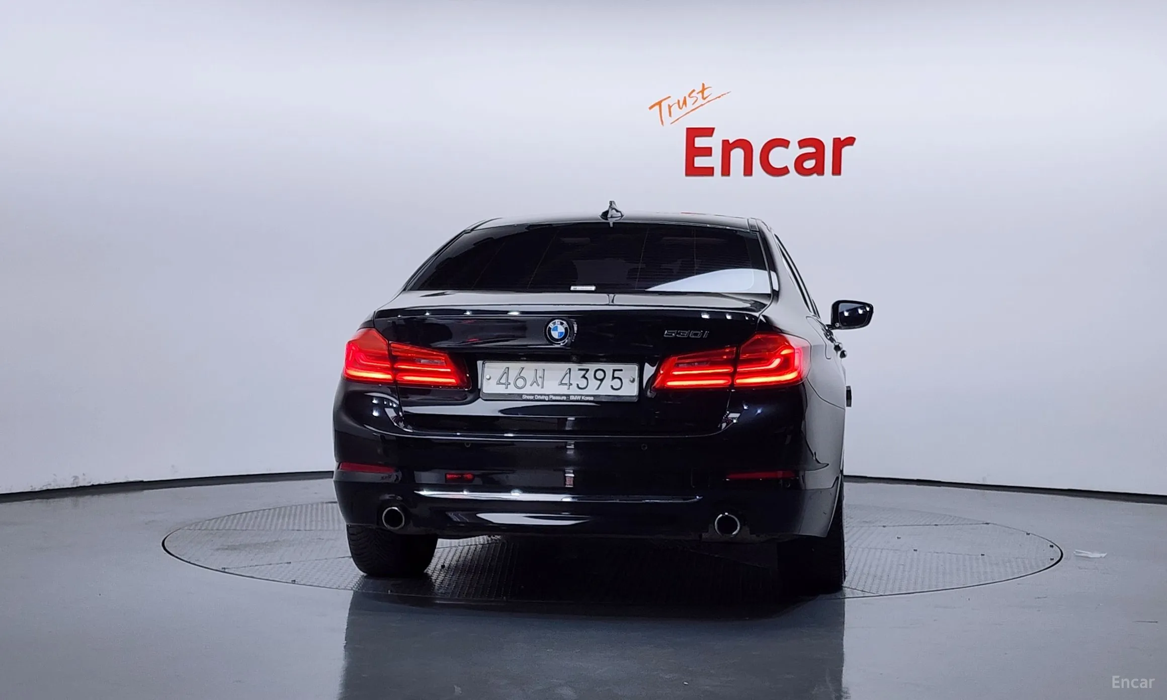 BMW 5 Series (G30) превью 4