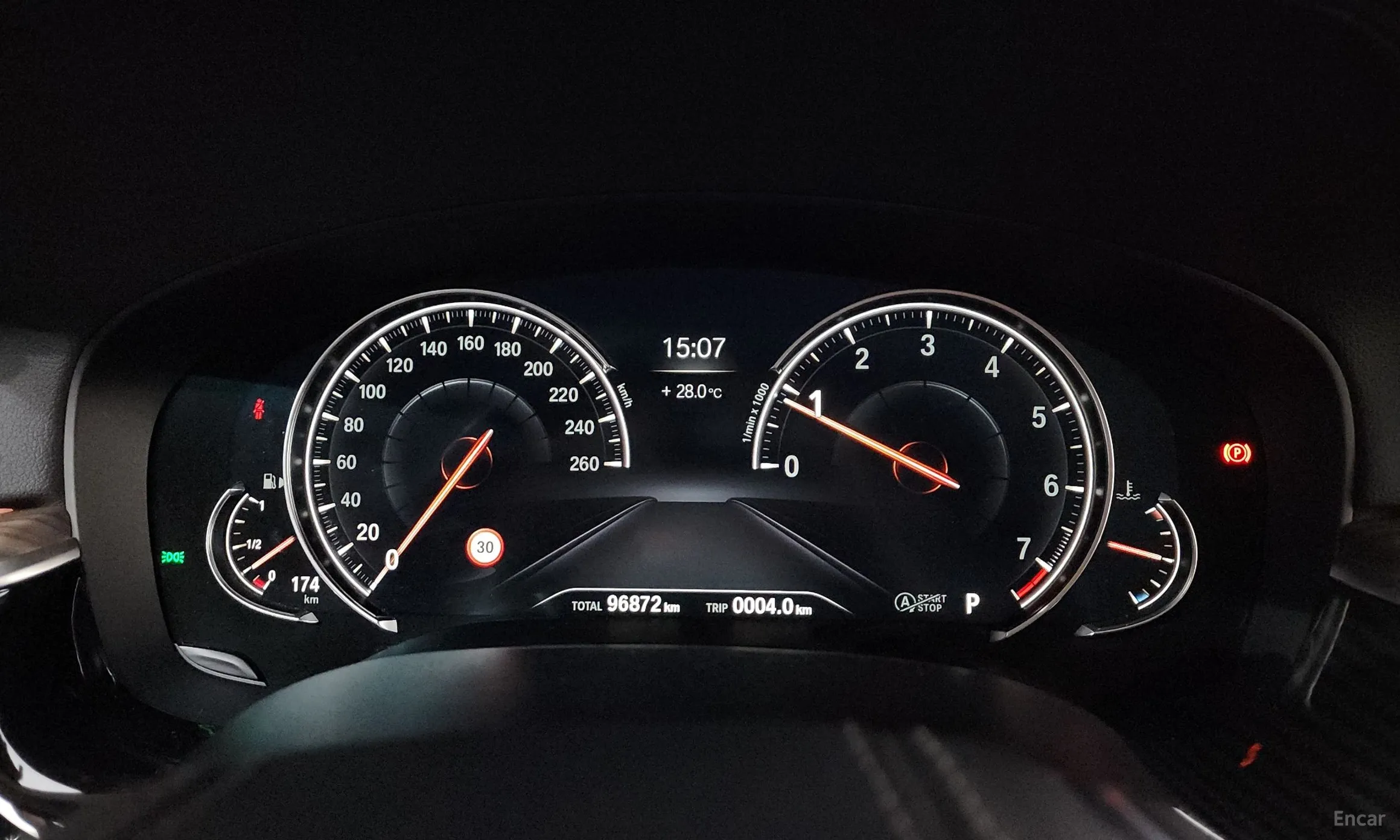 BMW 5 Series (G30) превью 8