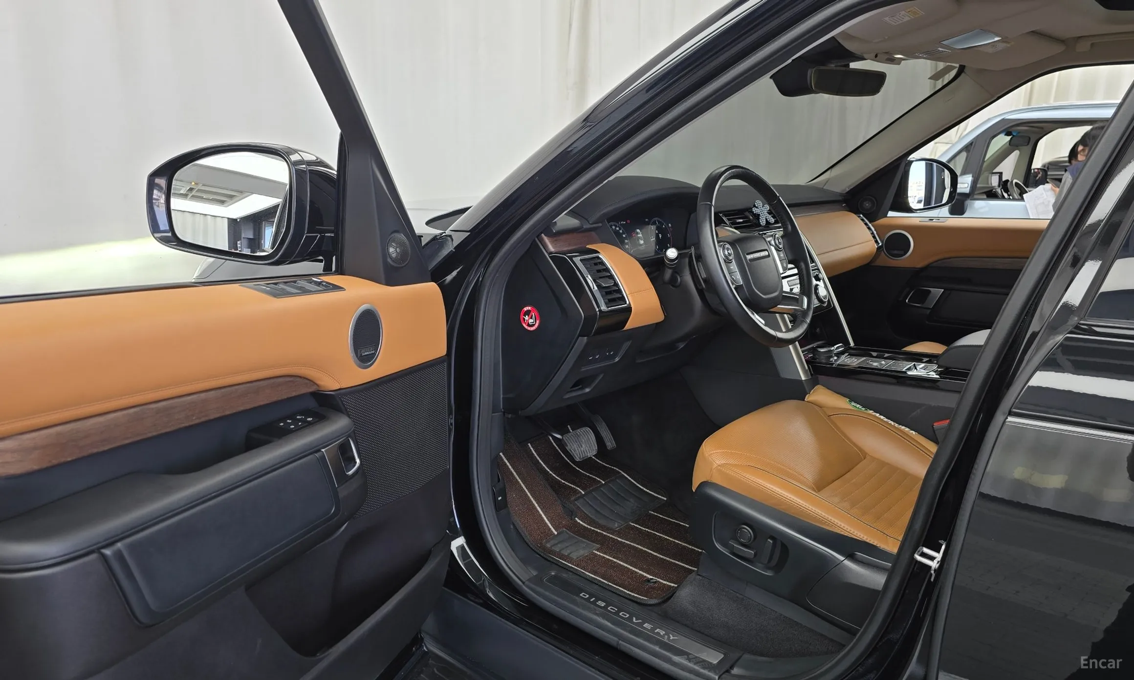 Land Rover Discovery 5 превью 10