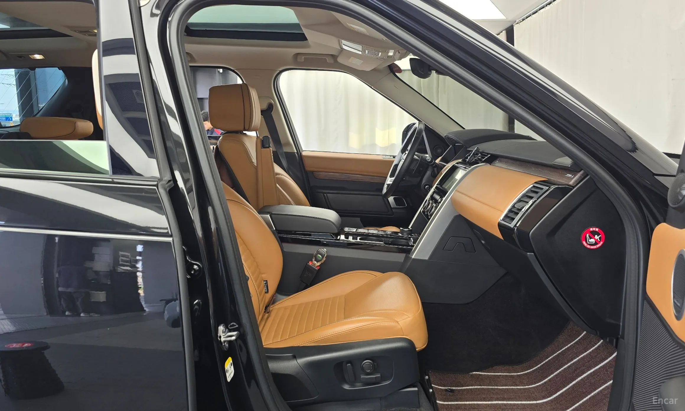 Land Rover Discovery 5 превью 11