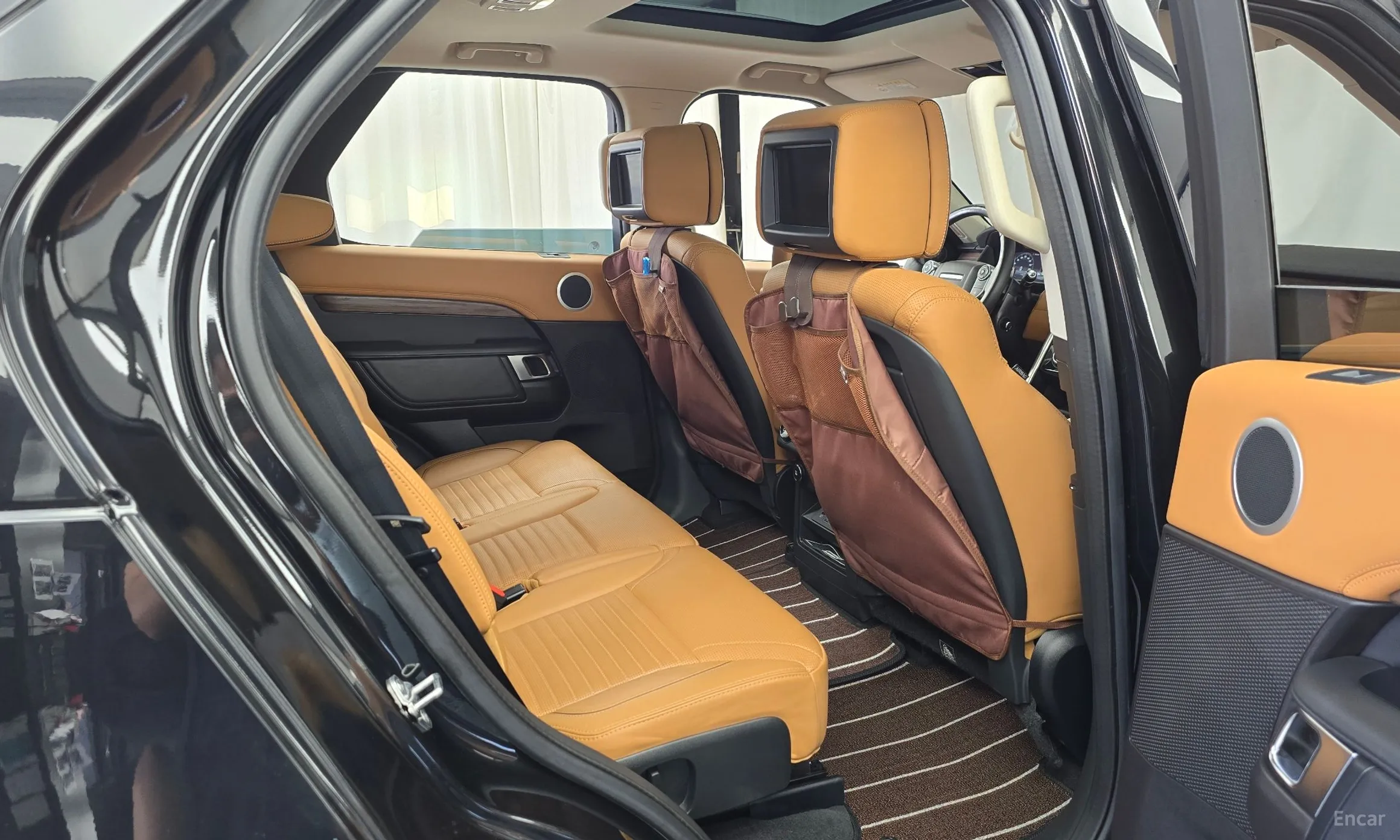 Land Rover Discovery 5 превью 12