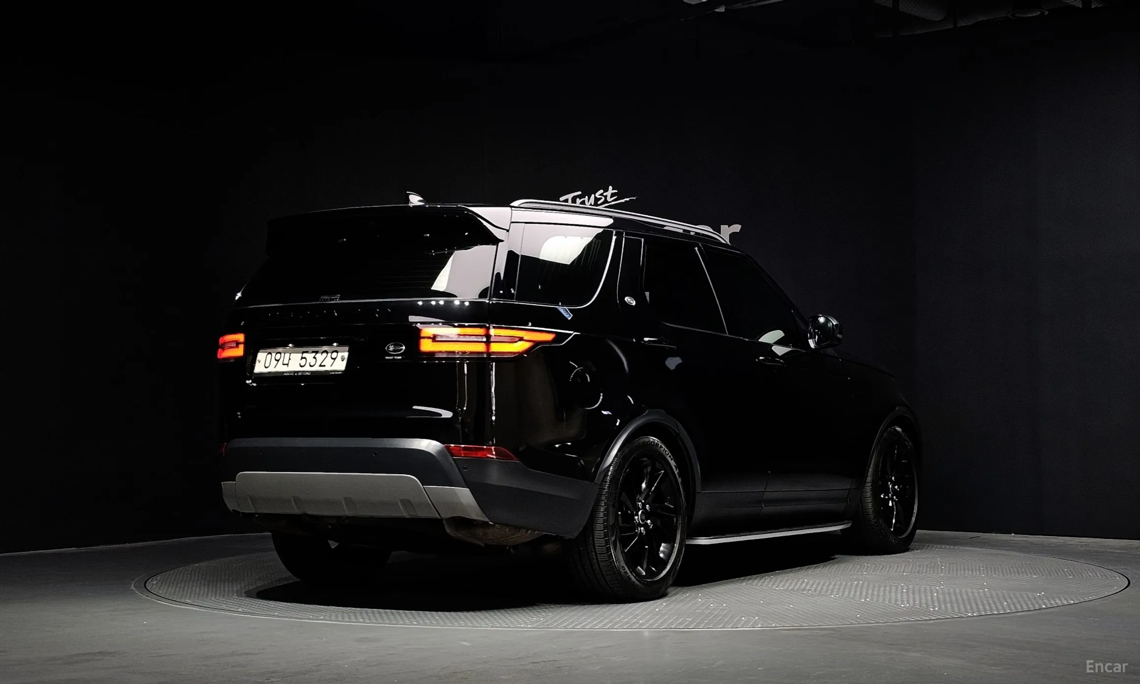 Land Rover Discovery 5