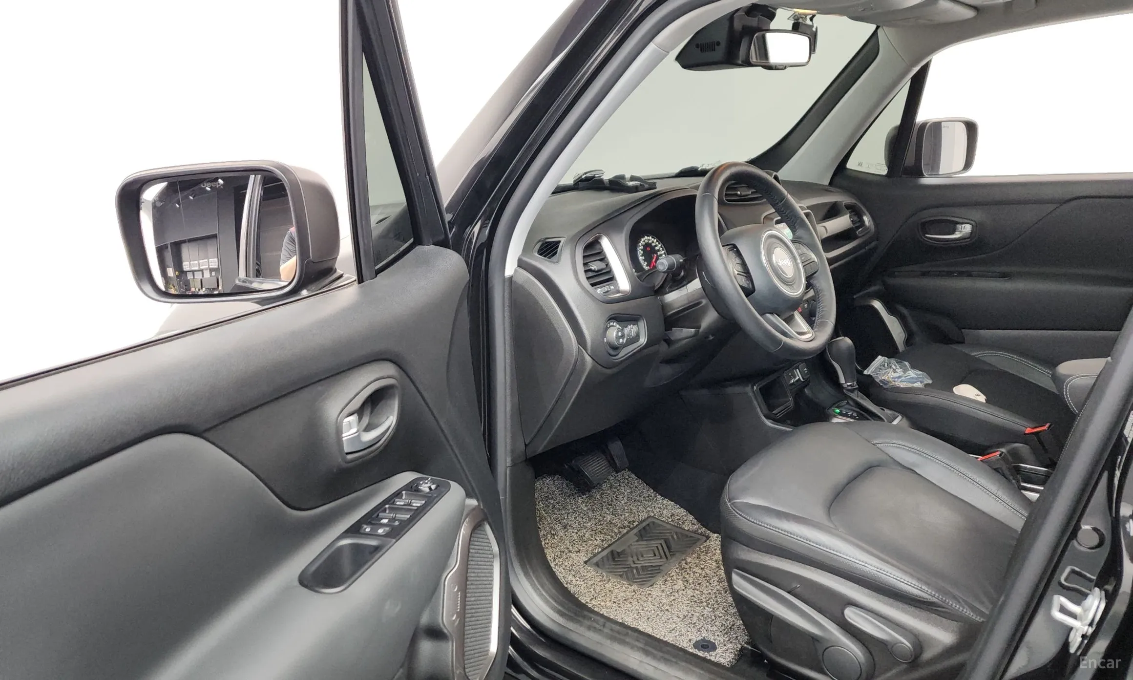 Jeep Renegade превью 10