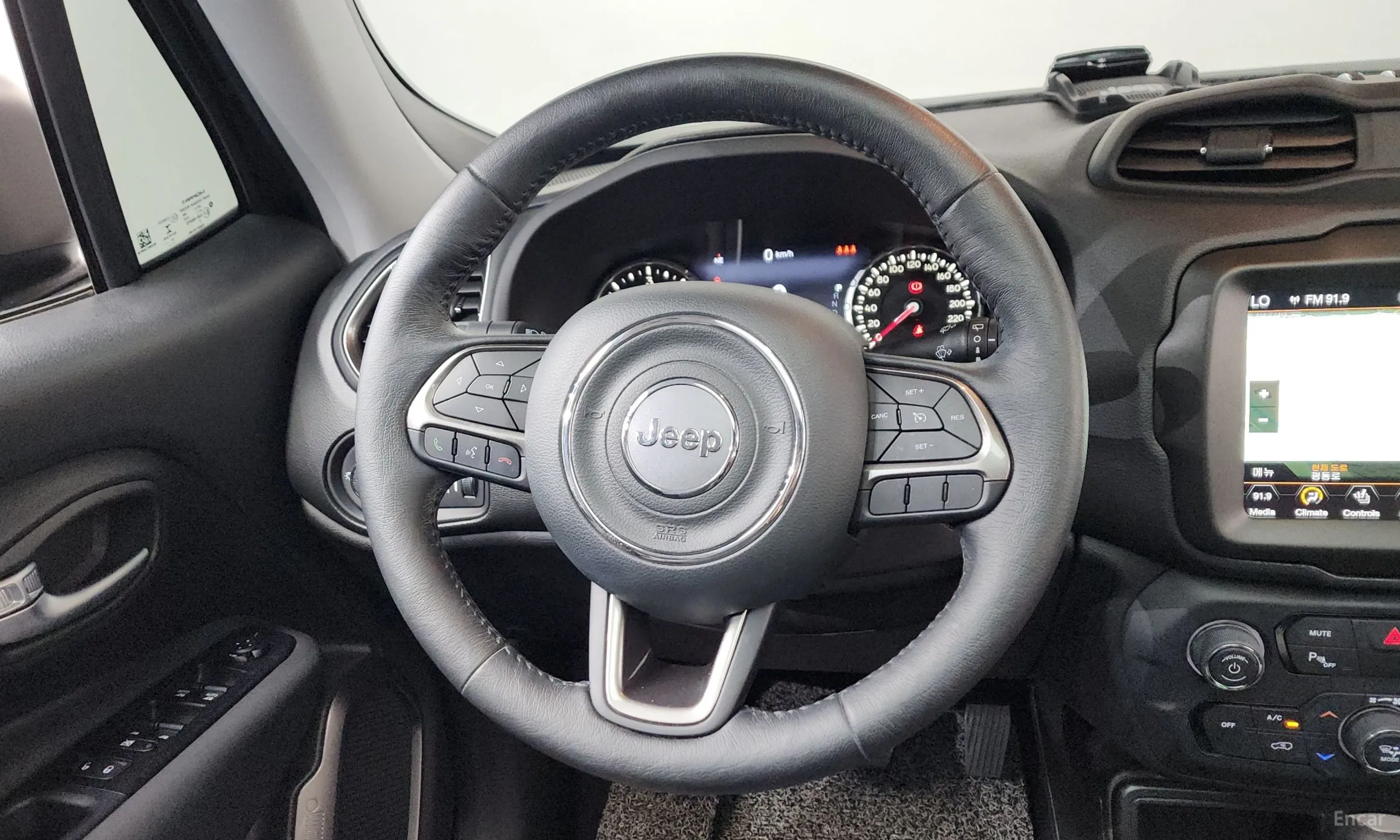 Jeep Renegade превью 13