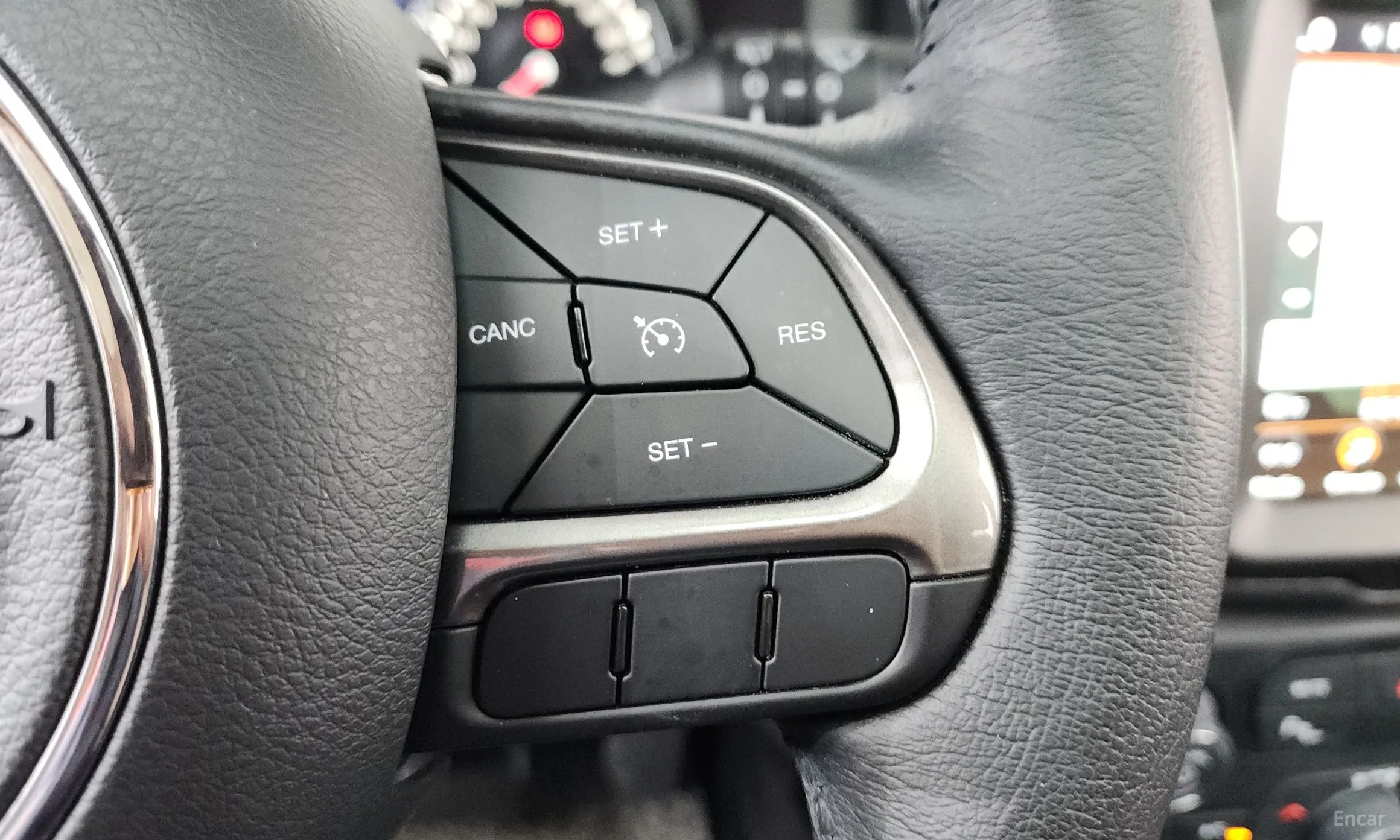Jeep Renegade превью 15